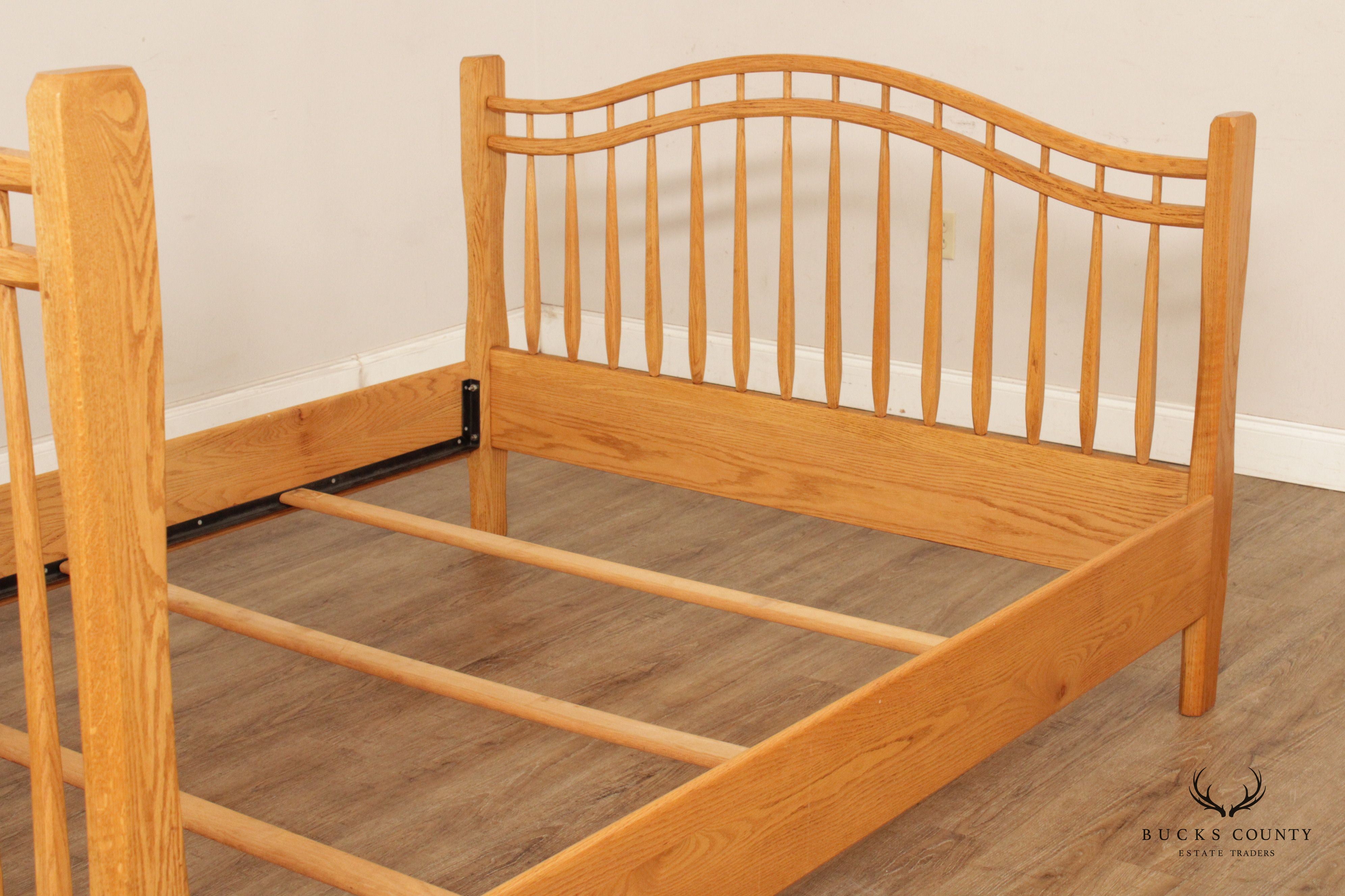 Hunt Country Furniture Windsor Style Oak Queen Size Bed