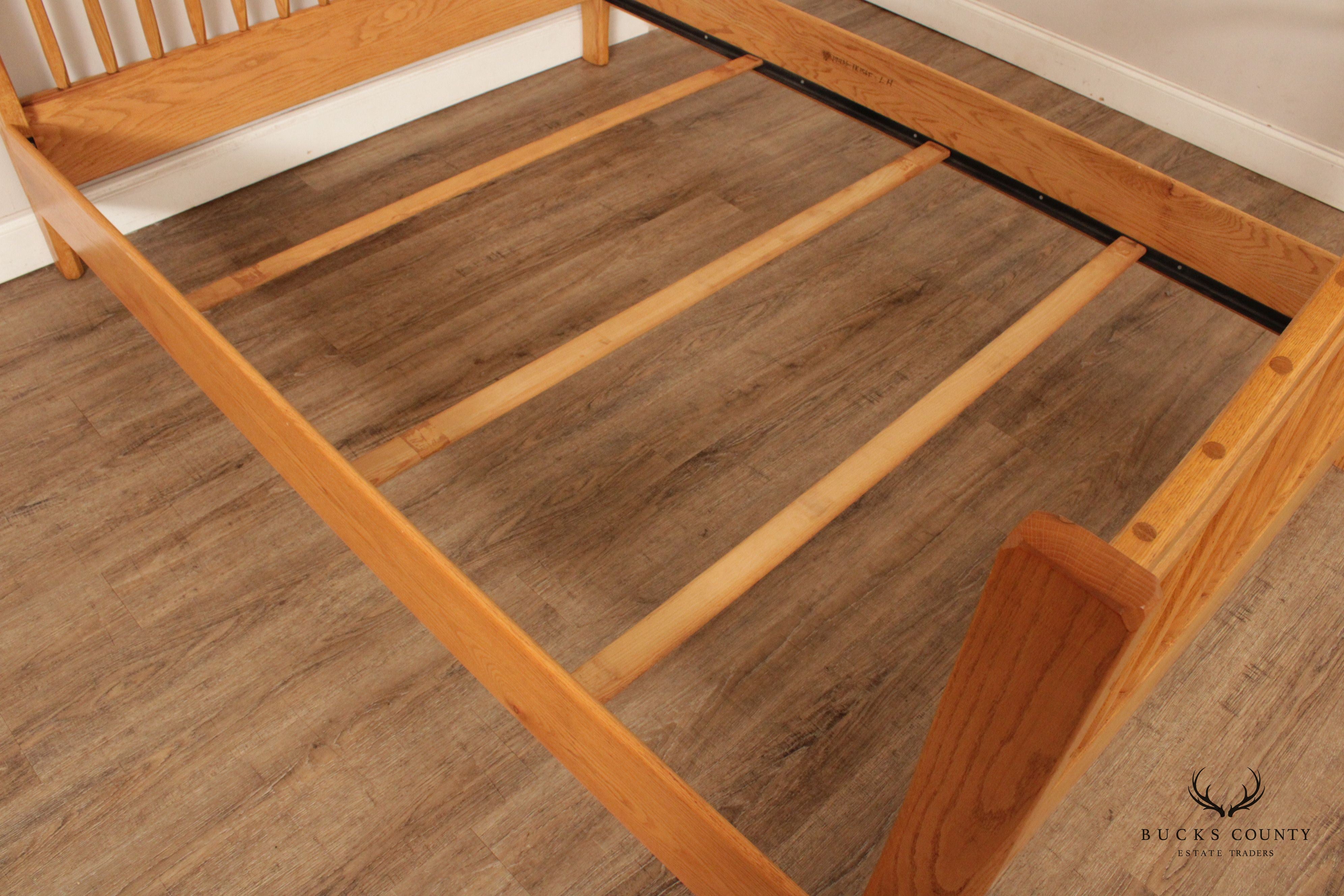 Hunt Country Furniture Windsor Style Oak Queen Size Bed