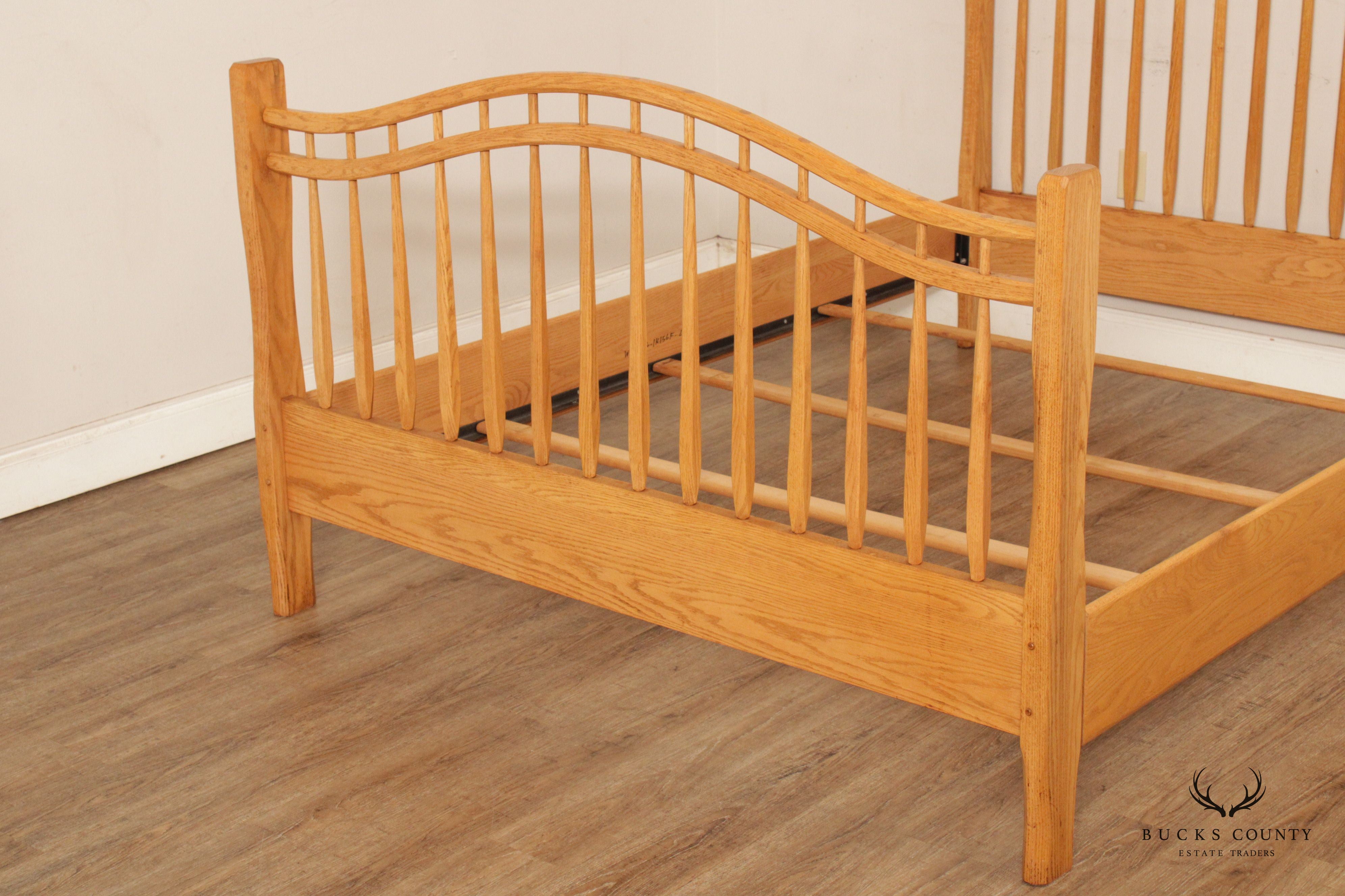 Hunt Country Furniture Windsor Style Oak Queen Size Bed