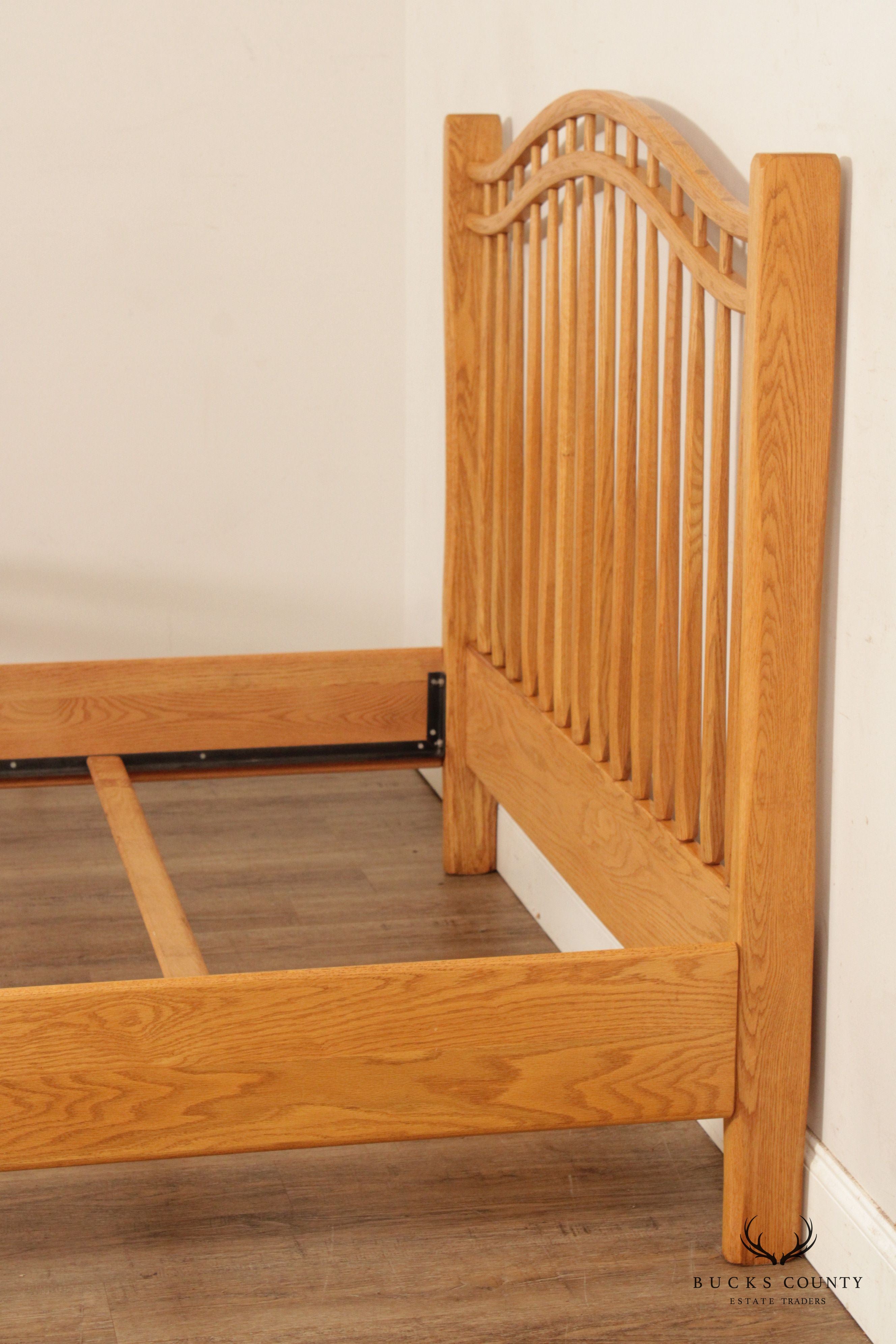 Hunt Country Furniture Windsor Style Oak Queen Size Bed