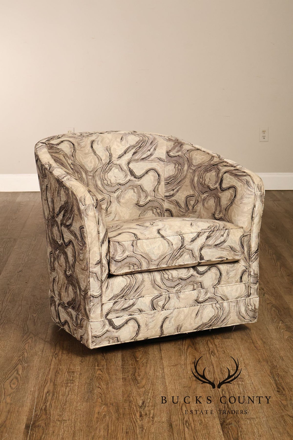Thomasville Pair of Swivel Club Chairs