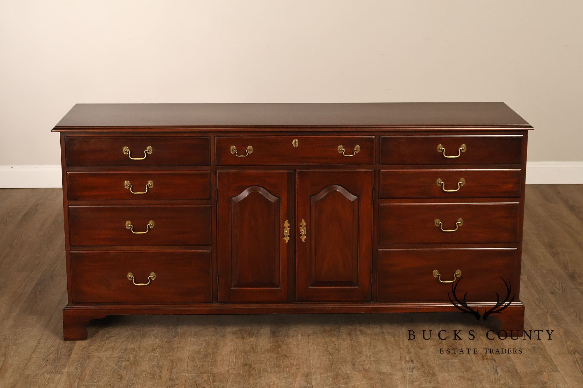 Henkel Harris Virginia Galleries Vintage Mahogany Long Dresser