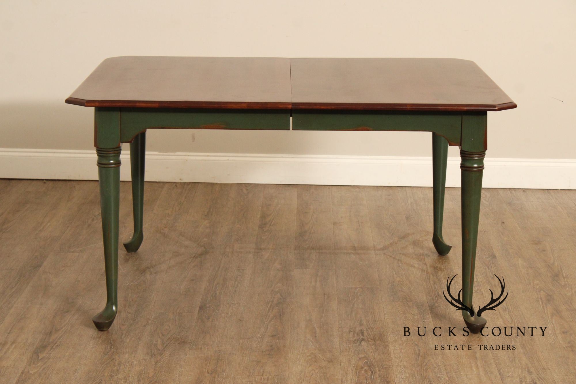 Nichols & Stone Farmhouse Style Expandable Dining Table