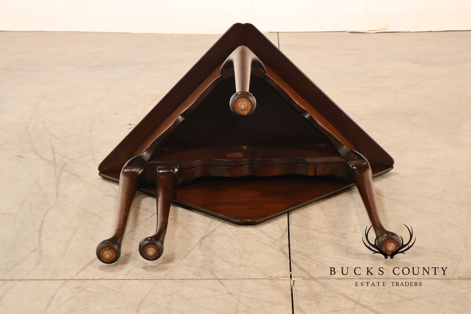 Kittinger Colonial Williamsburg Mahogany Drop-Leaf Napkin Table