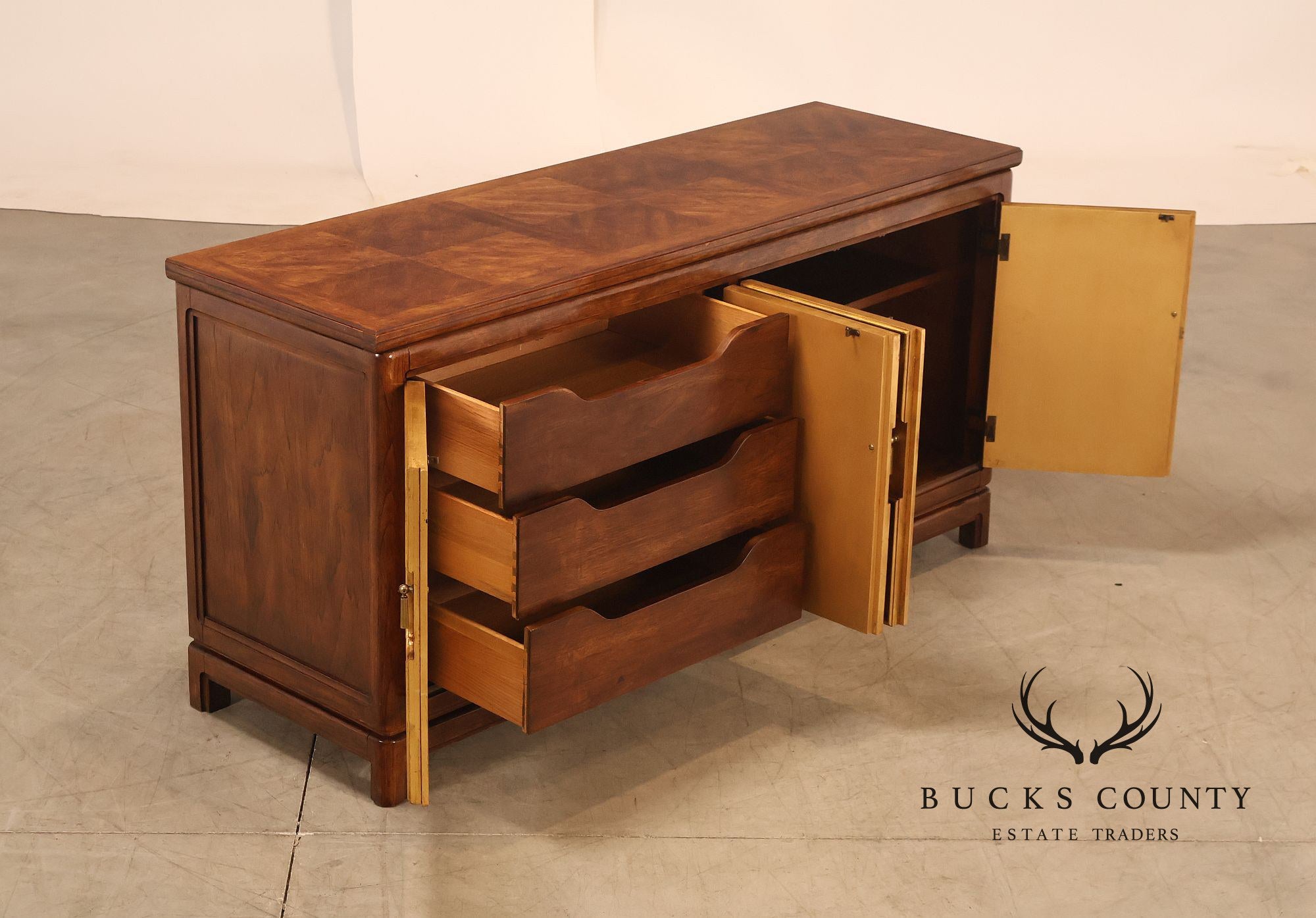 Thomasville Vintage Mystique Asian Inspired Credenza Sideboard