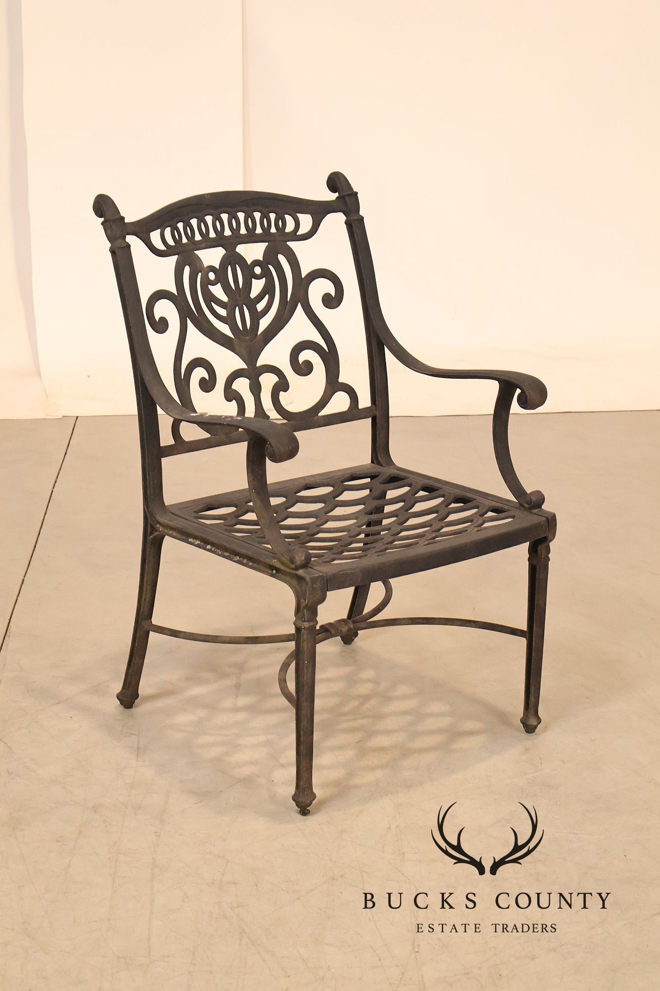 Hanamint Outdoor Round Cast Aluminum Dining Table and Chair Set