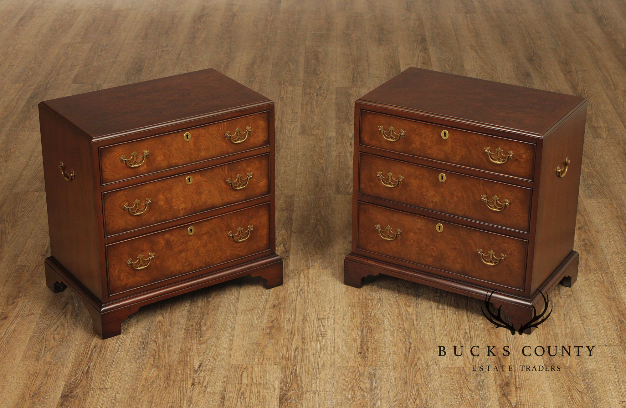 Kittinger Georgian Style Pair of Mahogany Three-Drawer Chests Nightstands