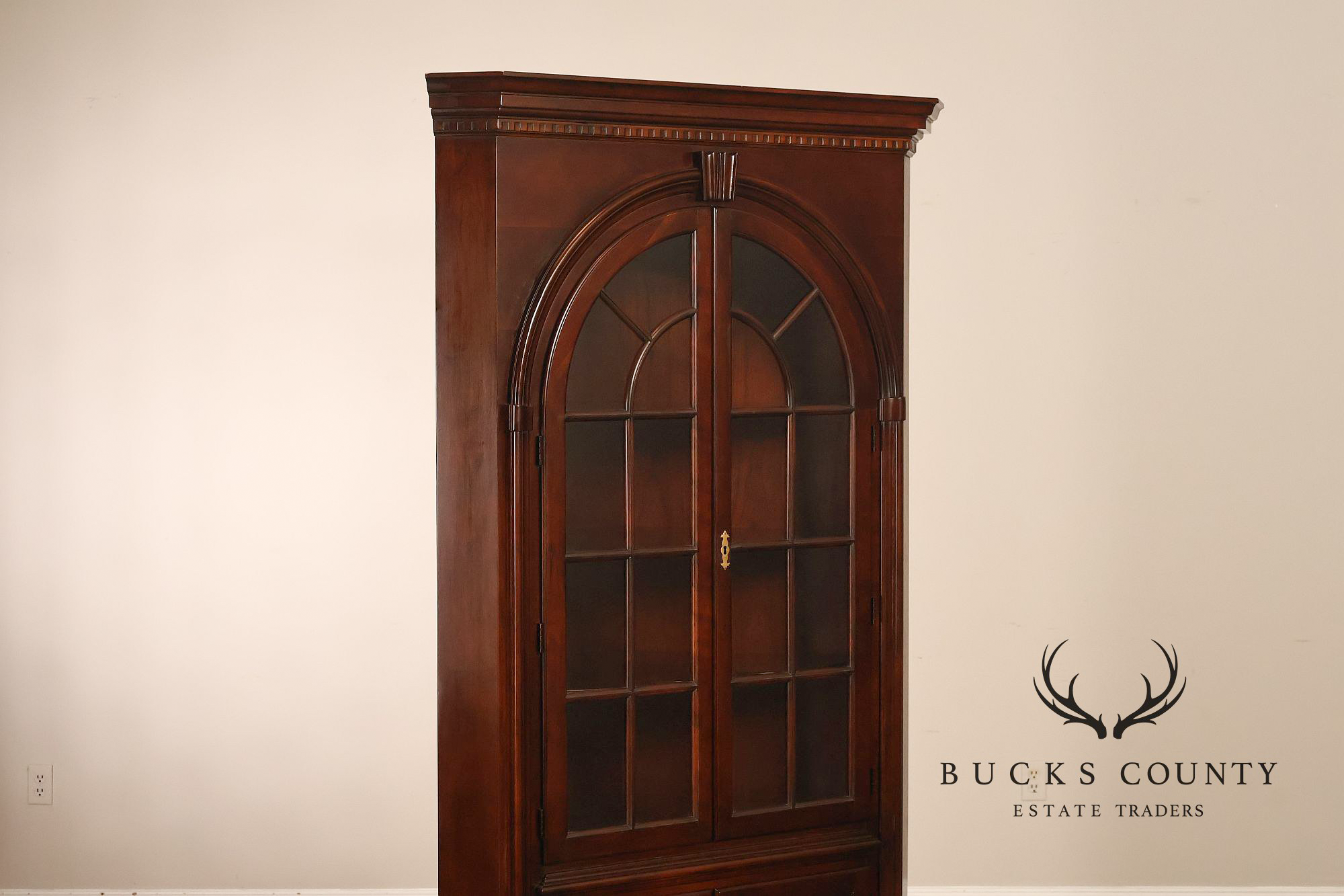 Statton Georgian Style Old Towne Cherry Corner Cabinet