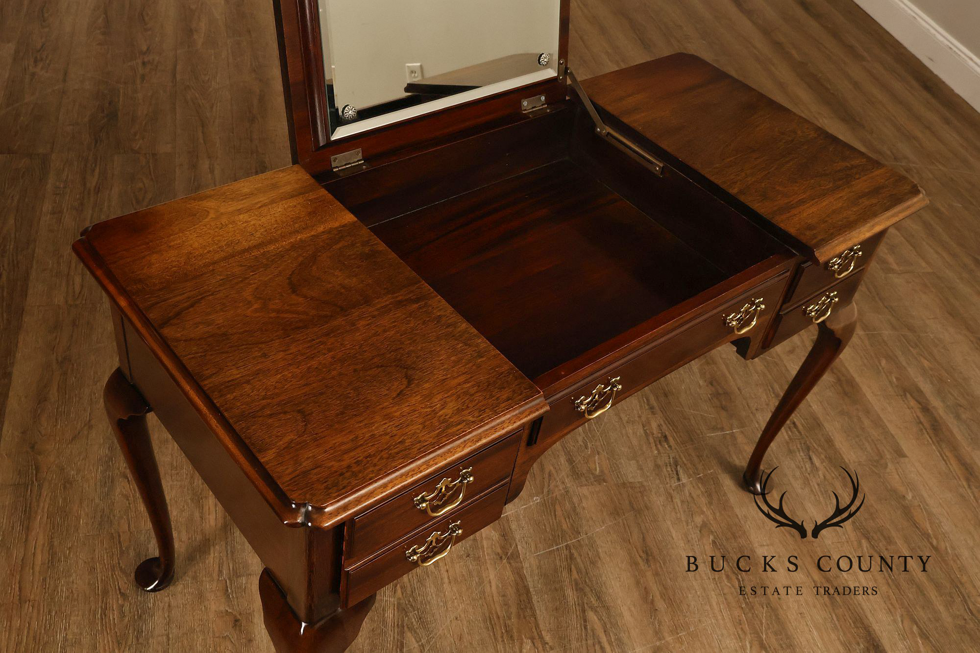 Stickley Queen Anne Style Mahogany Vanity Dressing Table
