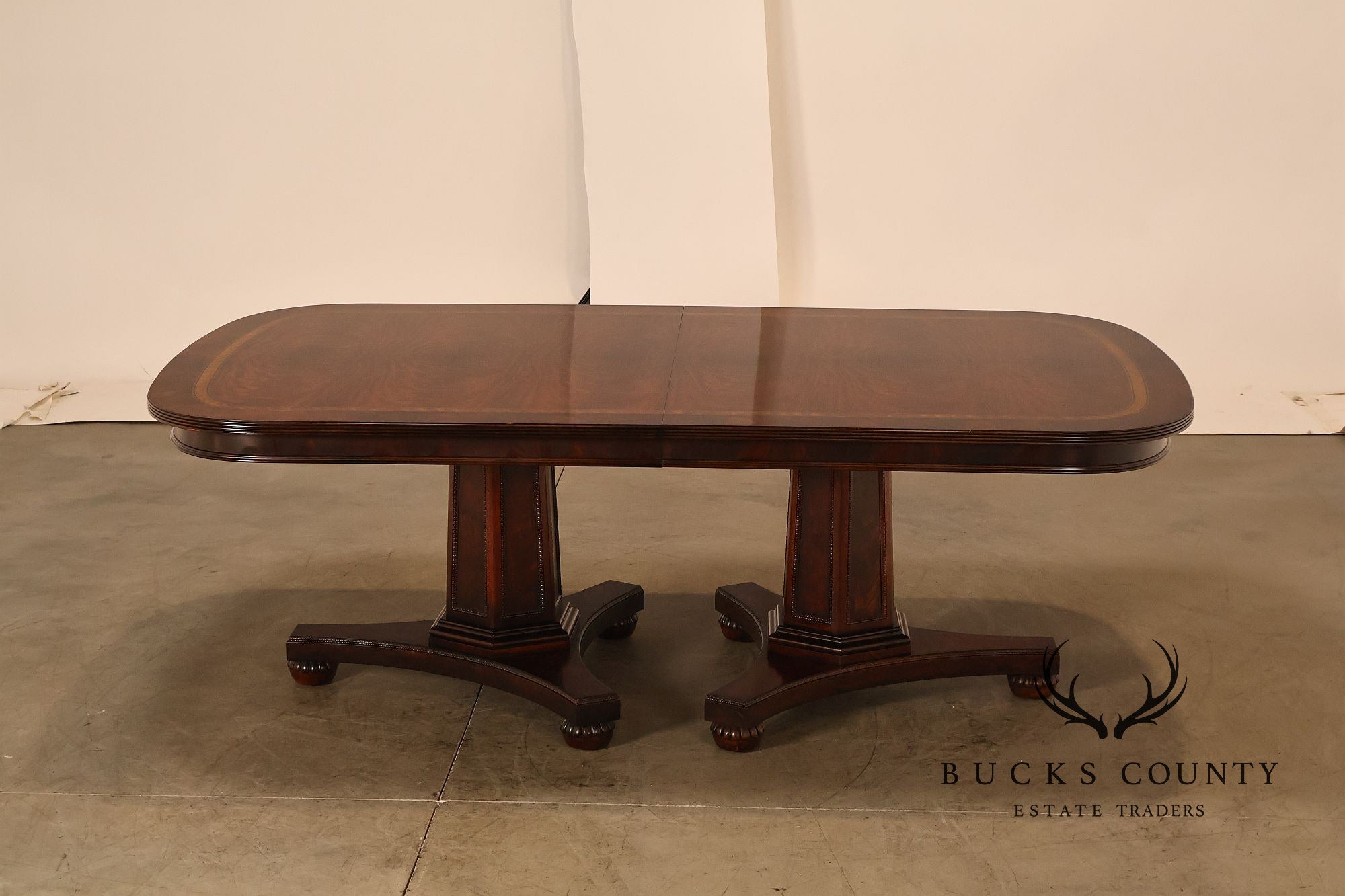 Henredon Historic Natchez Collection Mahogany Extendable Dining Table