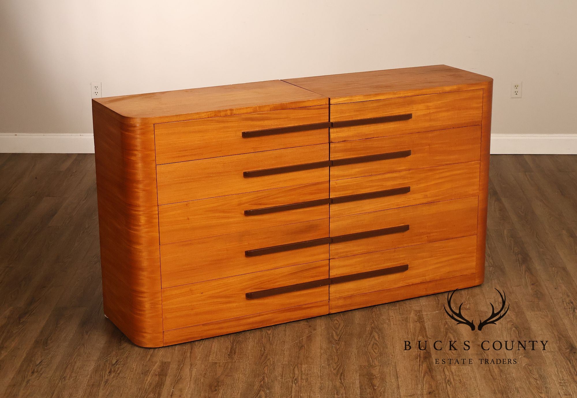Donald Deskey Attributed 1930s Art Deco Streamlined Pair Of Five Drawer Chests