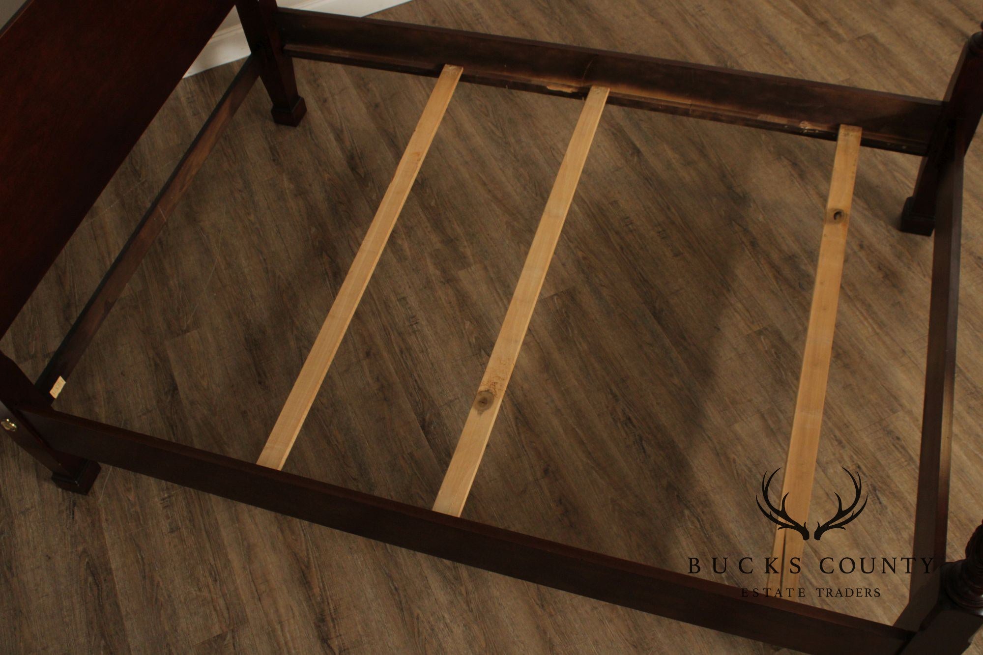 Thomasville 'Collectors Cherry' Queen Size Poster Bed