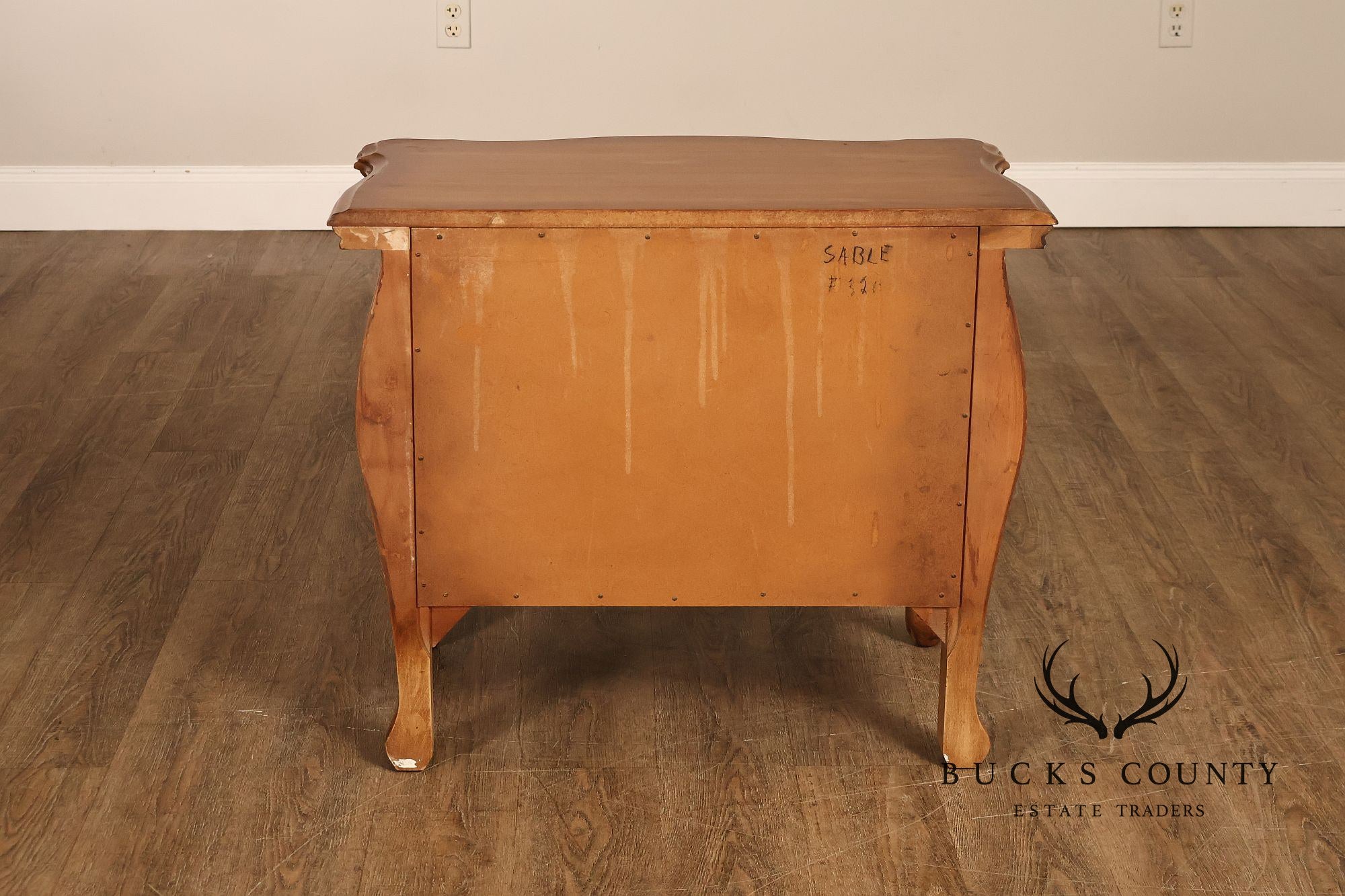 Italian Rococo Style Pair of Bombe Chest Nightstands