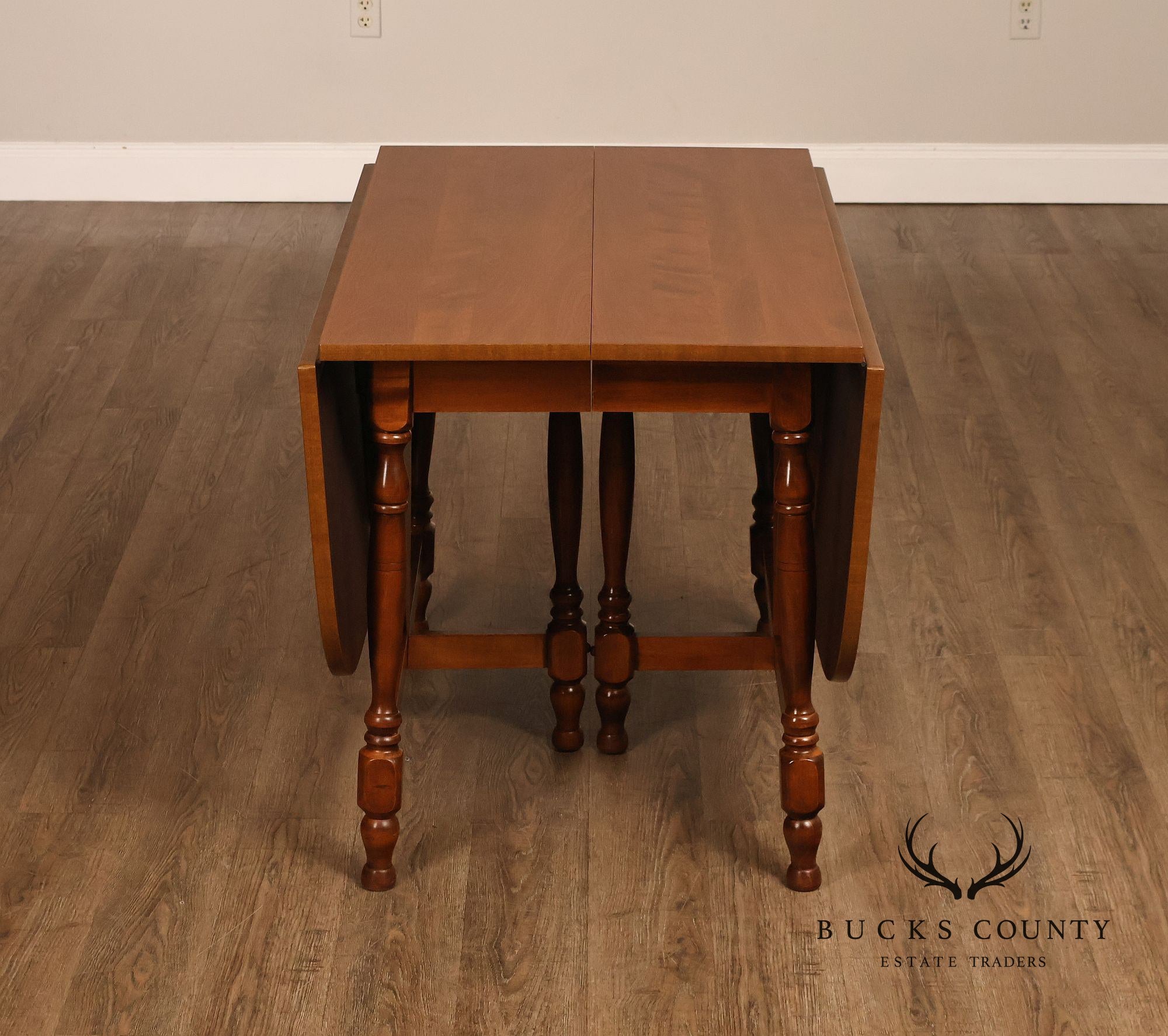 Traditional Maple Expandable Drop Leaf Gateleg Dining Table