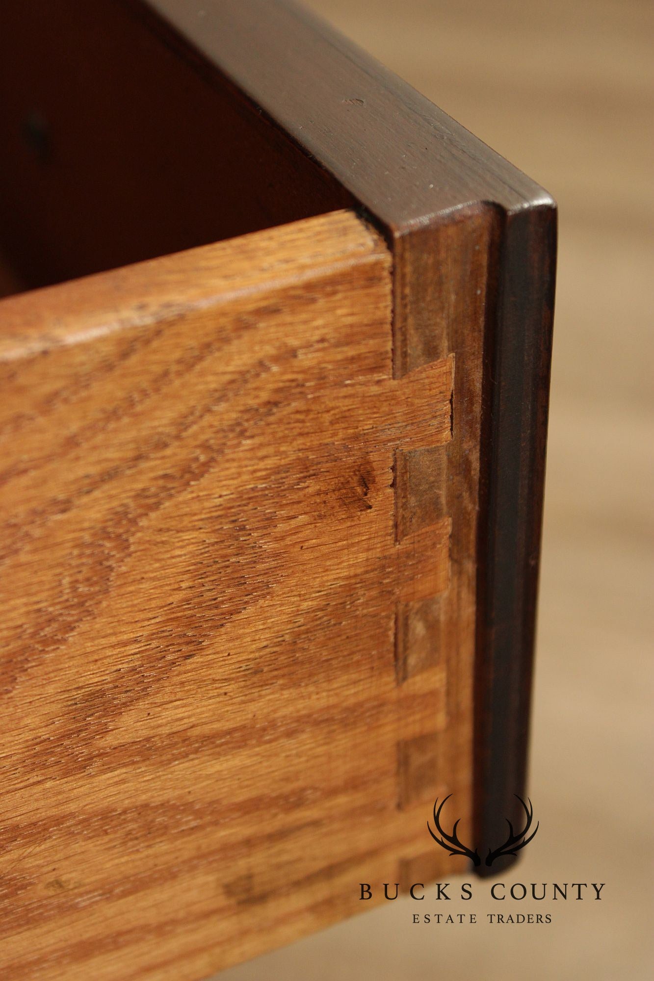 Kittinger Georgian Style Pair of Mahogany Three-Drawer Chests Nightstands