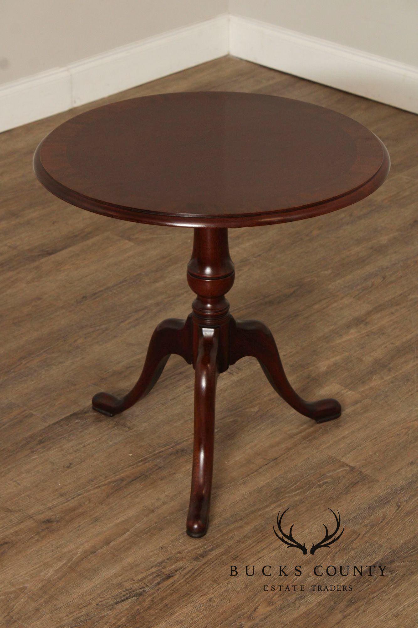 Mahogany Federal Style Round Pedestal Table