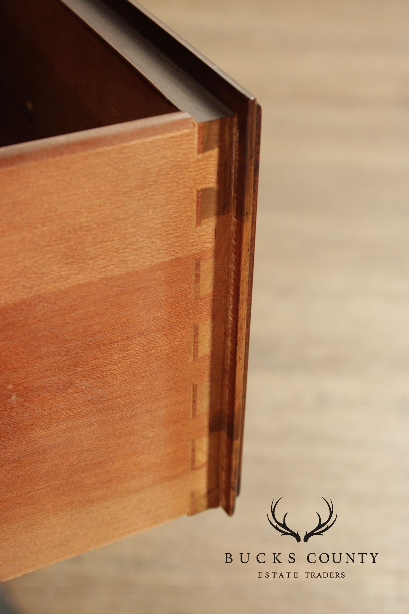 Henredon Aston Court Georgian Style Burled Mahogany Ten Drawer Dresser