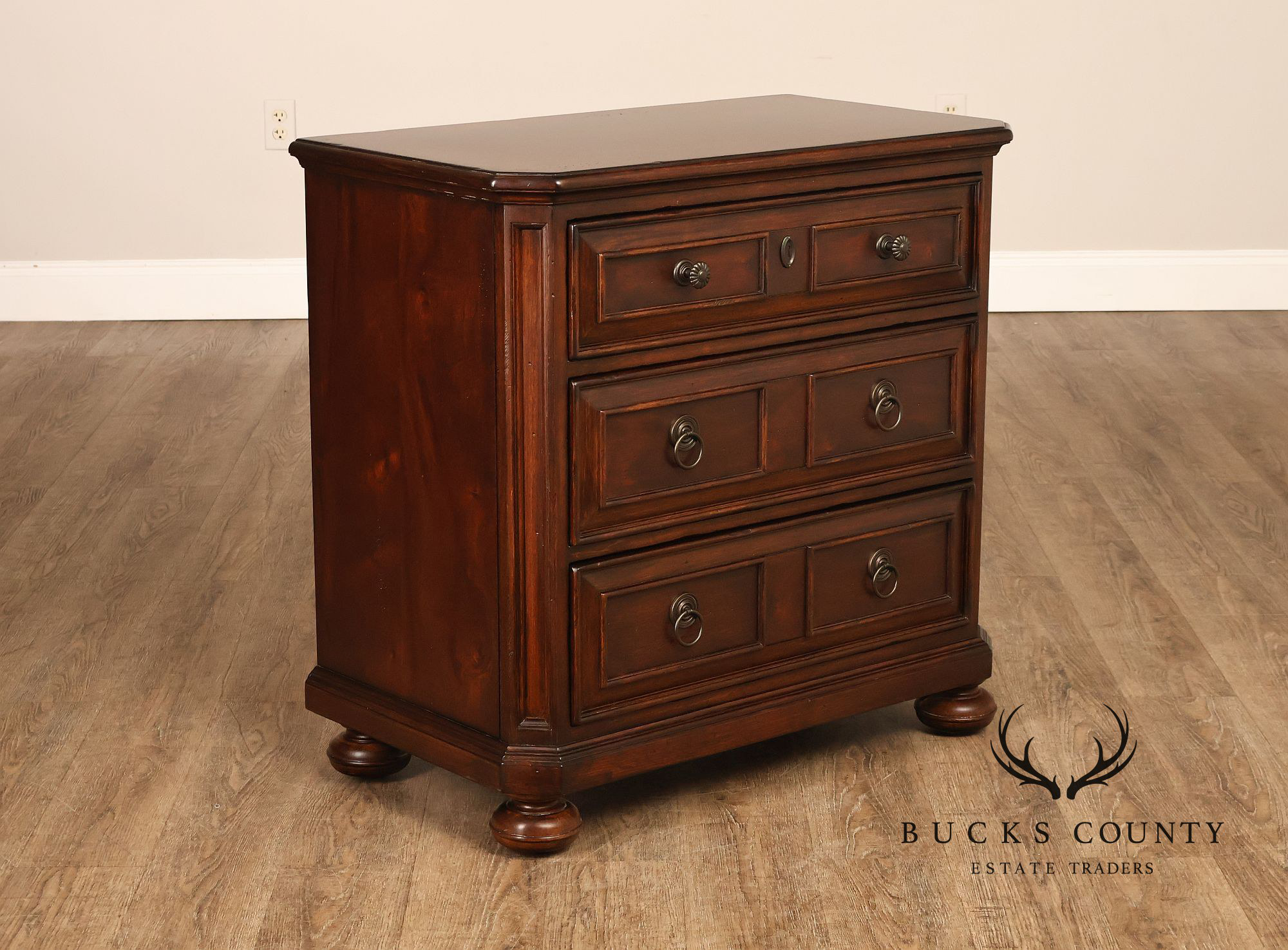 Grafton Street Mahogany Pair of Bedside Chests Nightstands