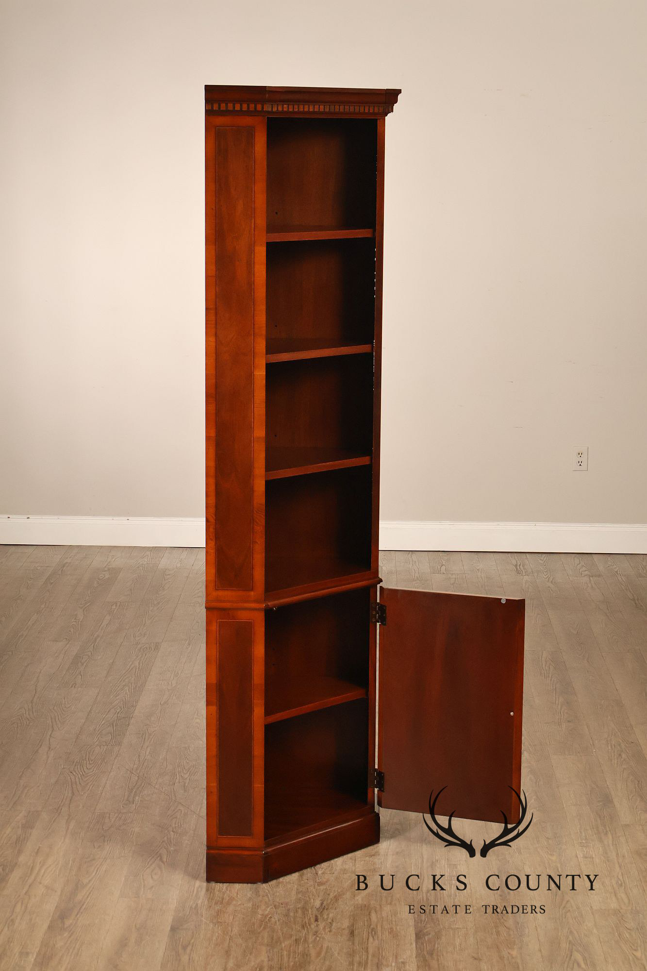 Hekman Copley Place Federal Style Pair Of Inlaid Mahogany Corner Cabinets