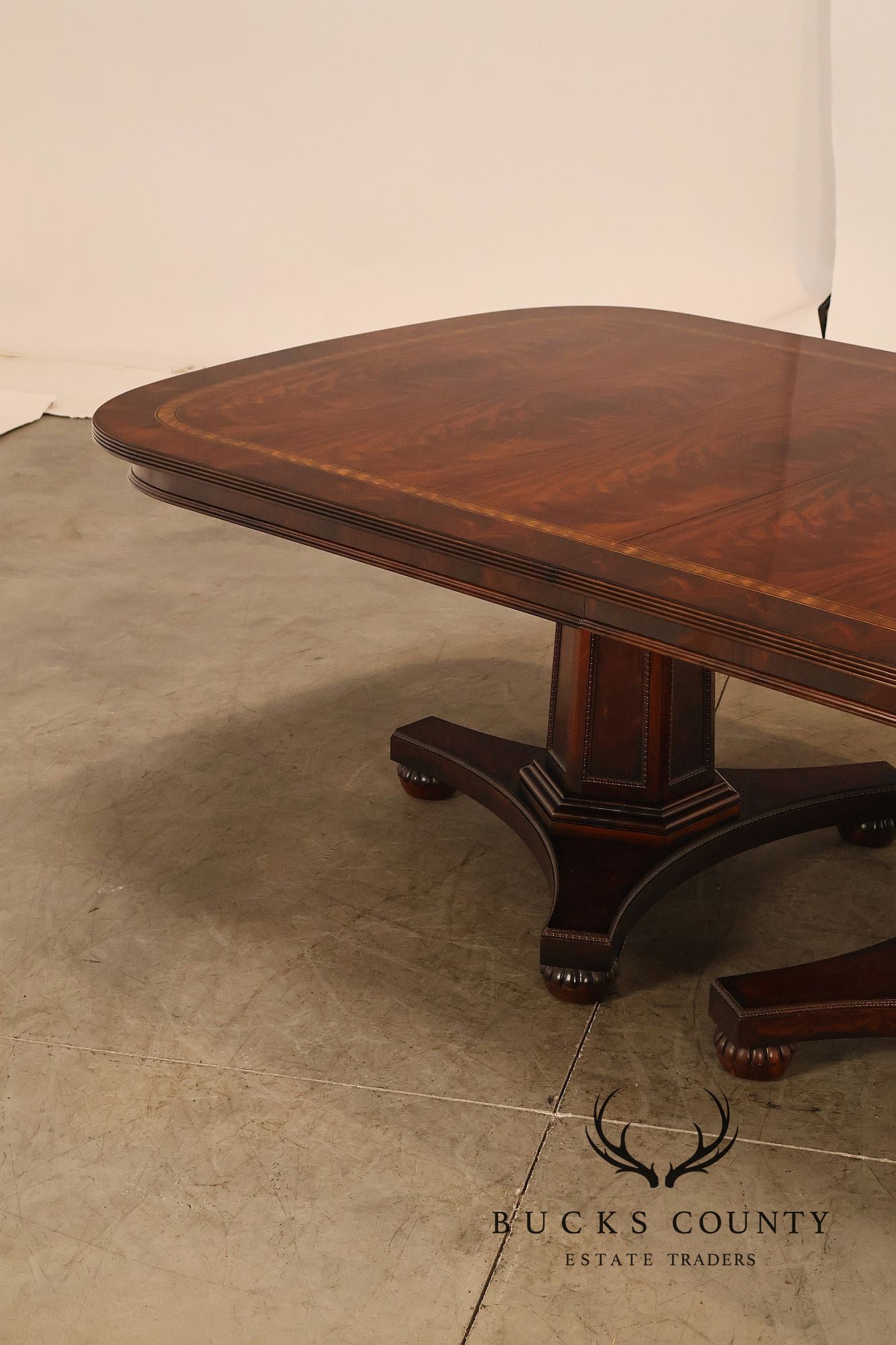 Henredon Historic Natchez Collection Mahogany Extendable Dining Table