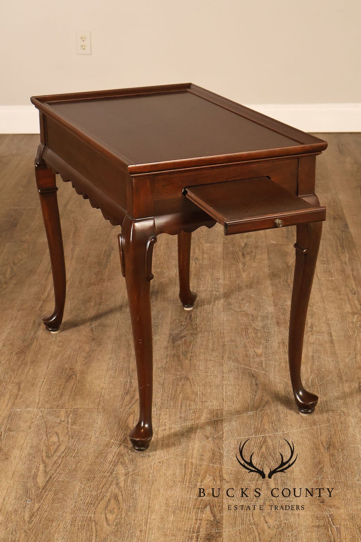 Ethan Allen Georgian Court Cherry Queen Anne Side Table With Pull-Out Slides