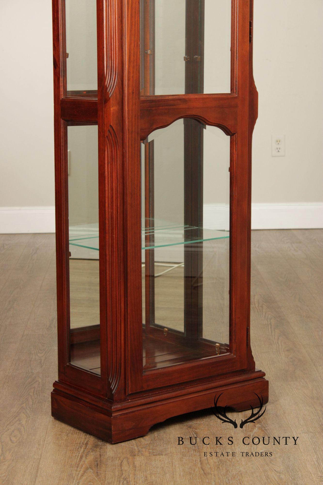 Pulaski Furniture Cherry Curio Cabinet