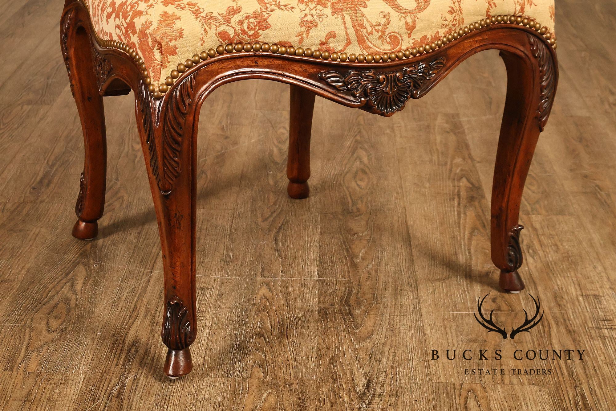 Henredon French Louis XV Style Pair of Carved Side Dining Chairs