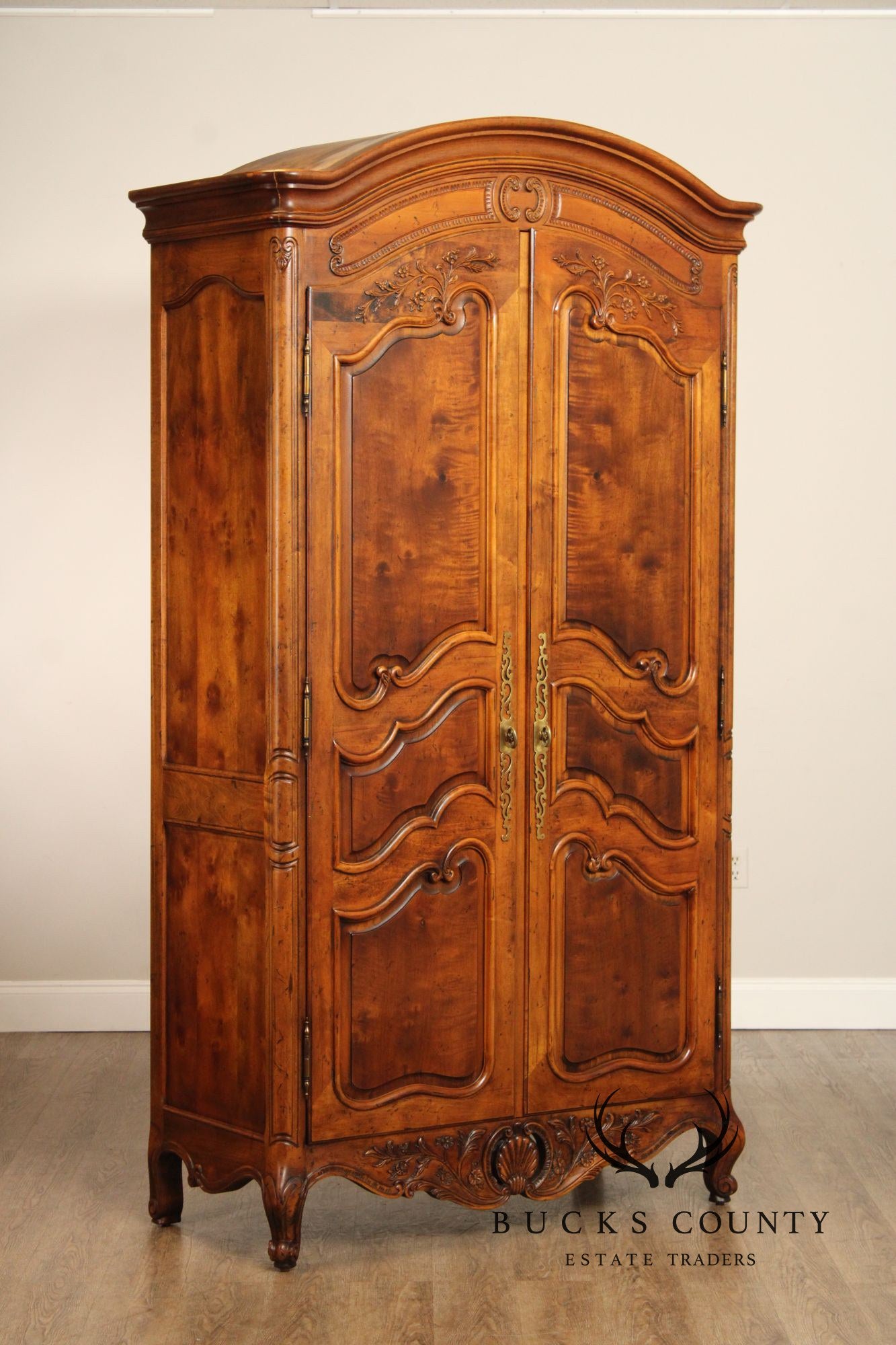 Henredon Villandry Collection French Louis XV Style Armoire