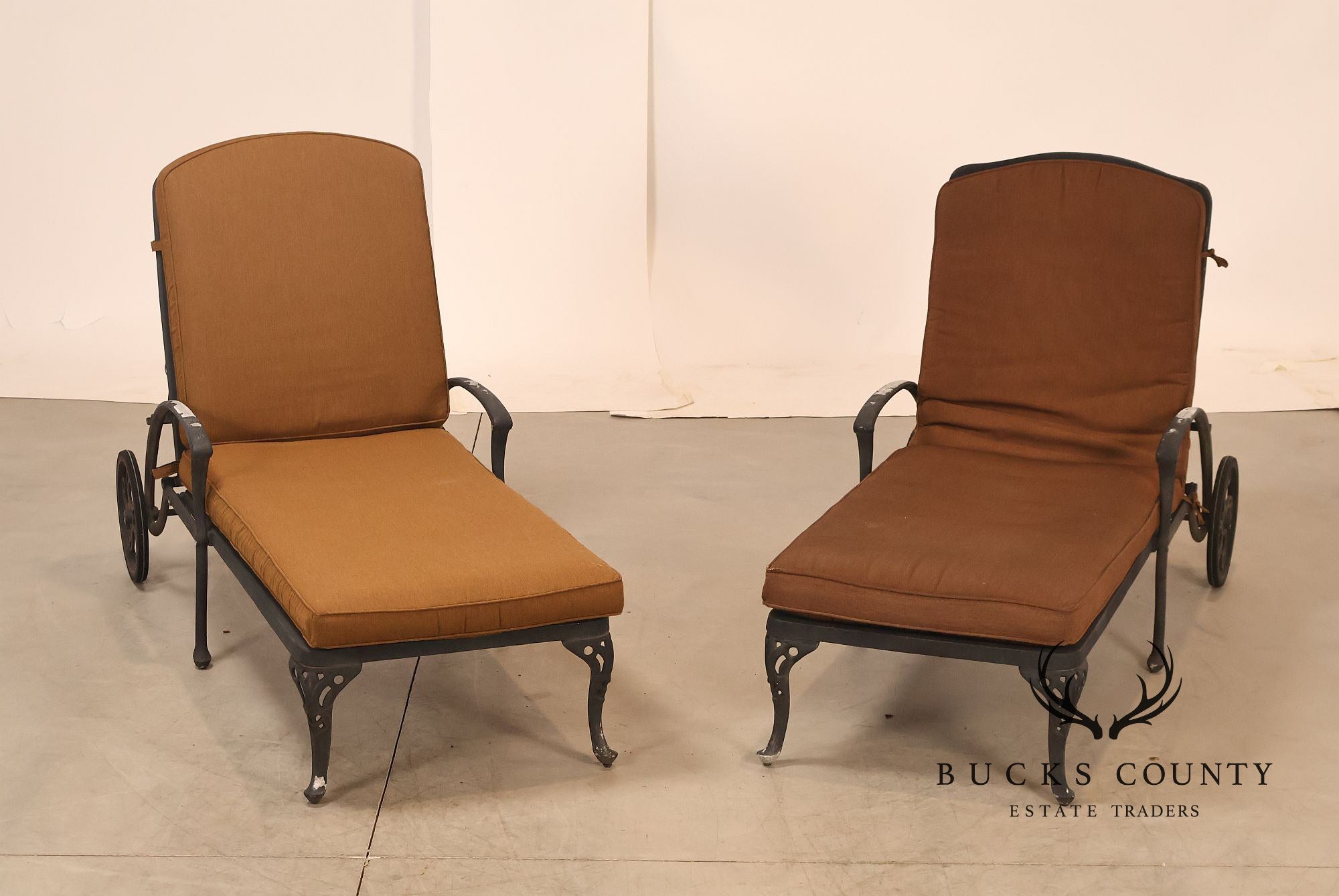 Hanamint Tuscany Pair Of Cast Aluminum Outdoor Chaise Lounge Chairs
