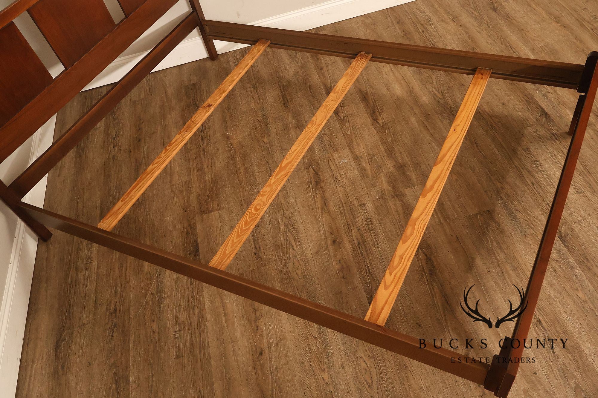 Vintage Lane Mid-Century Modern Walnut Full Size Bed