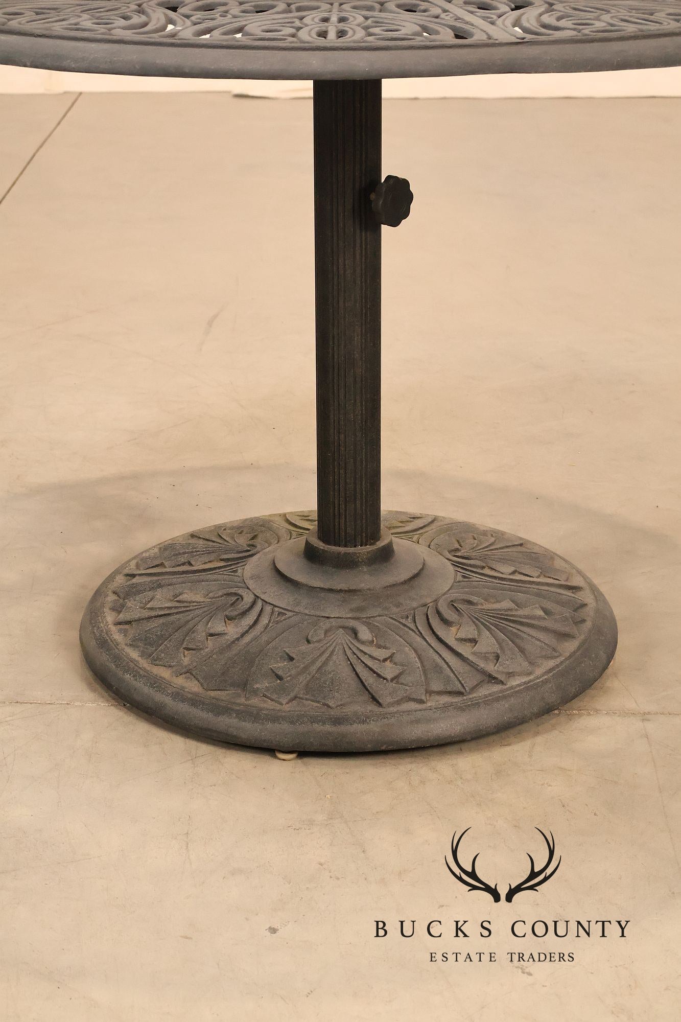Hanamint Outdoor Round Cast Aluminum Dining Table and Chair Set
