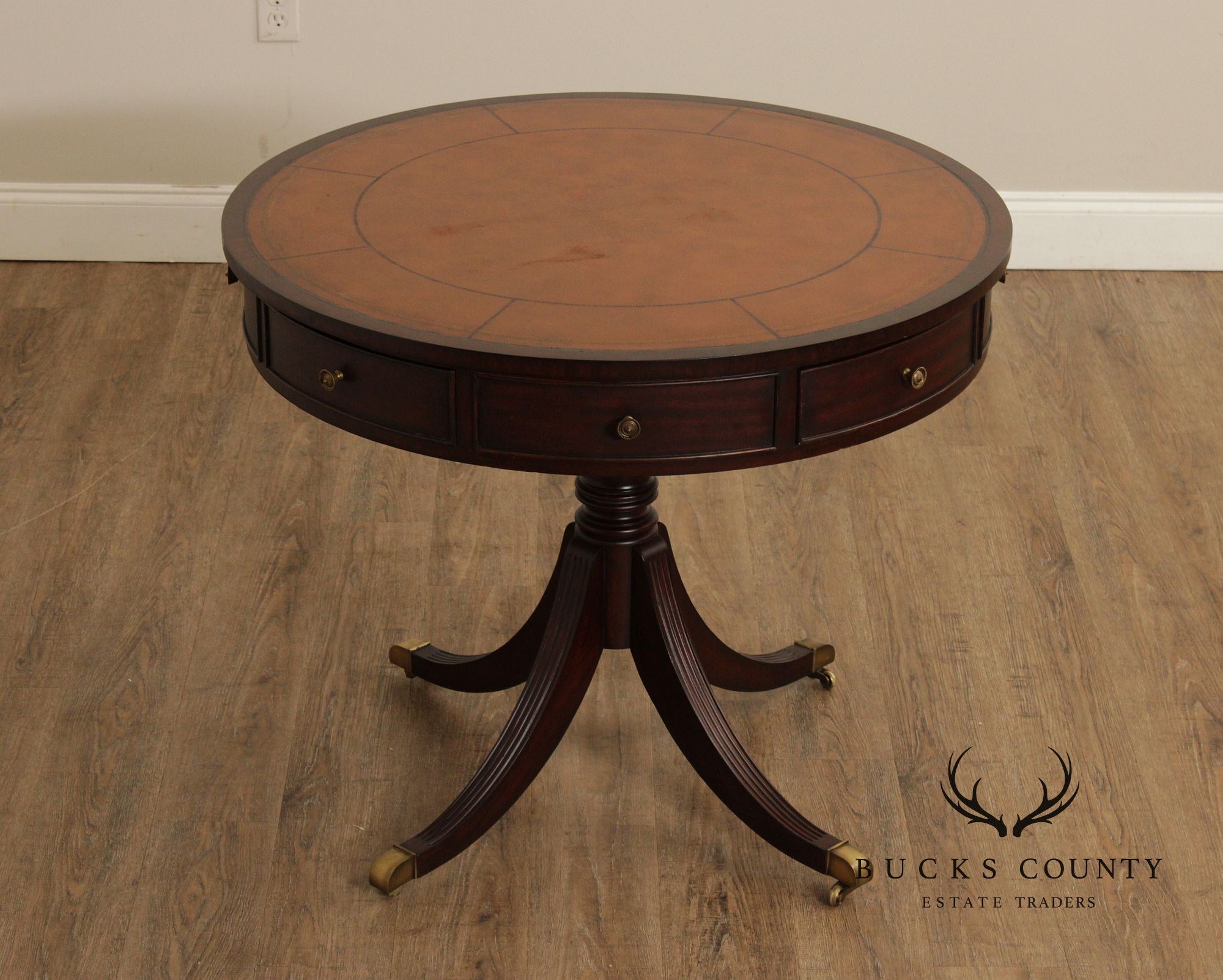 Ethan Allen Regency Style Round Leather Top Mahogany Rent Table