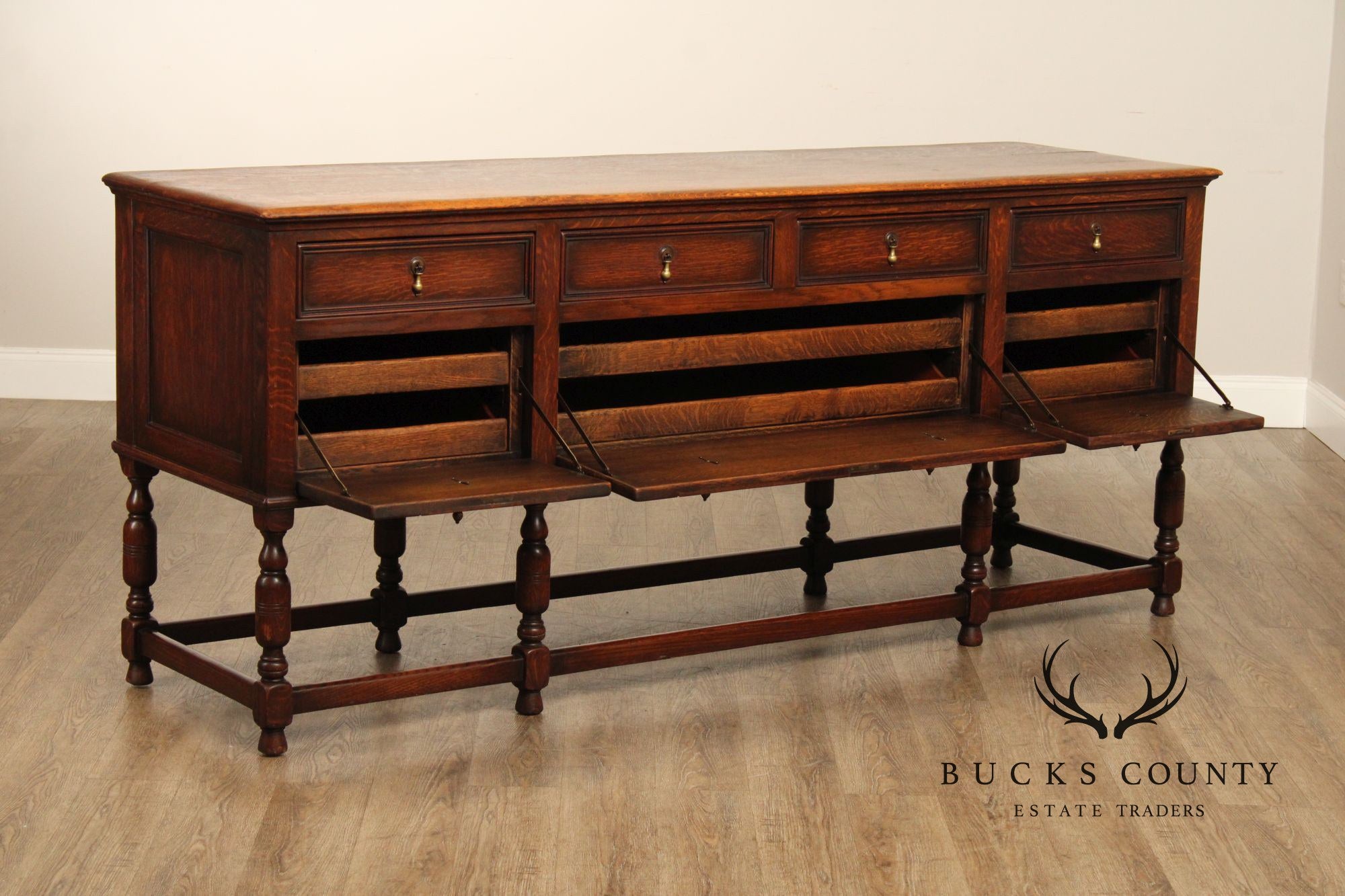 Danersk English Traditional Style Oak Sideboard