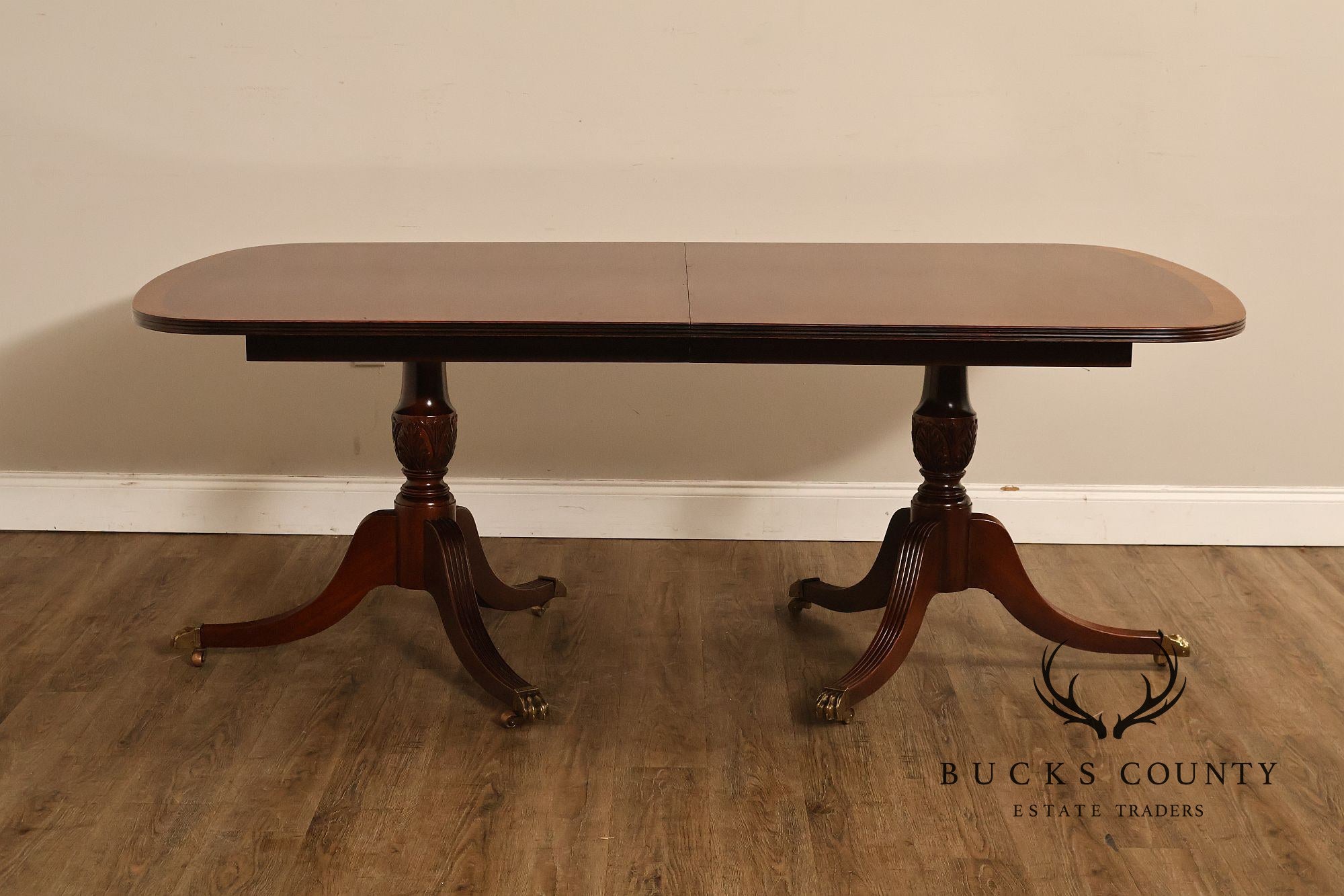 Hickory Chair Banded Mahogany Expandable Dining Table With Two Leaves