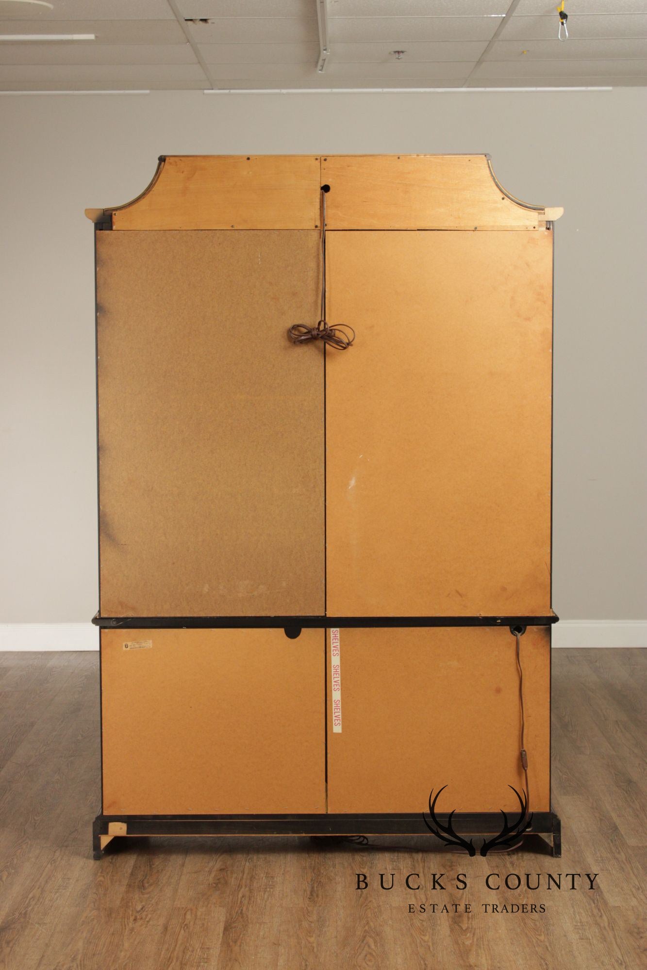 PULASKI FURNITURE CHINOISERIE PAGODA DISPLAY CABINET