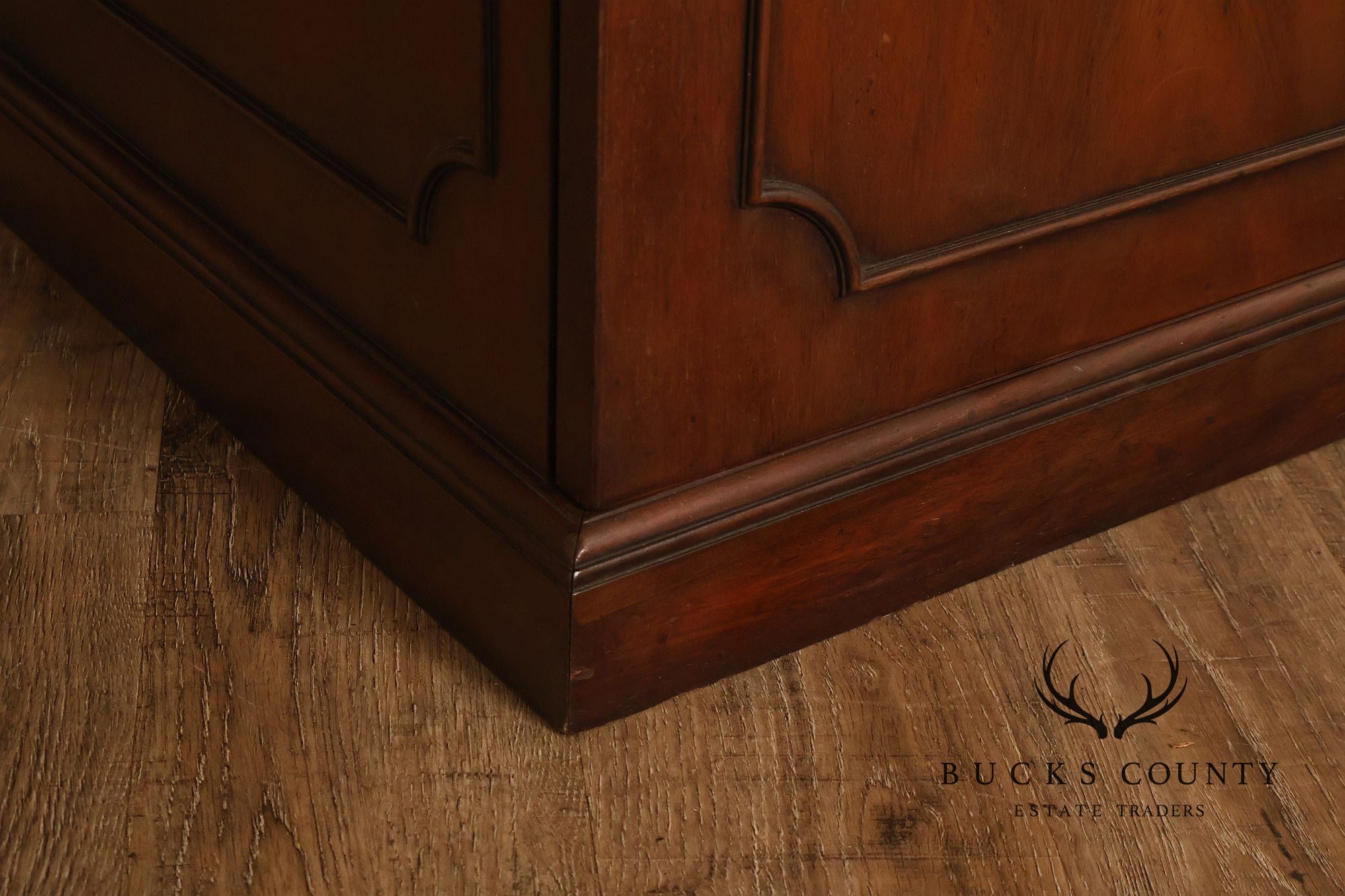 Kittinger Leather Top Round Rent Table With Drawers T295