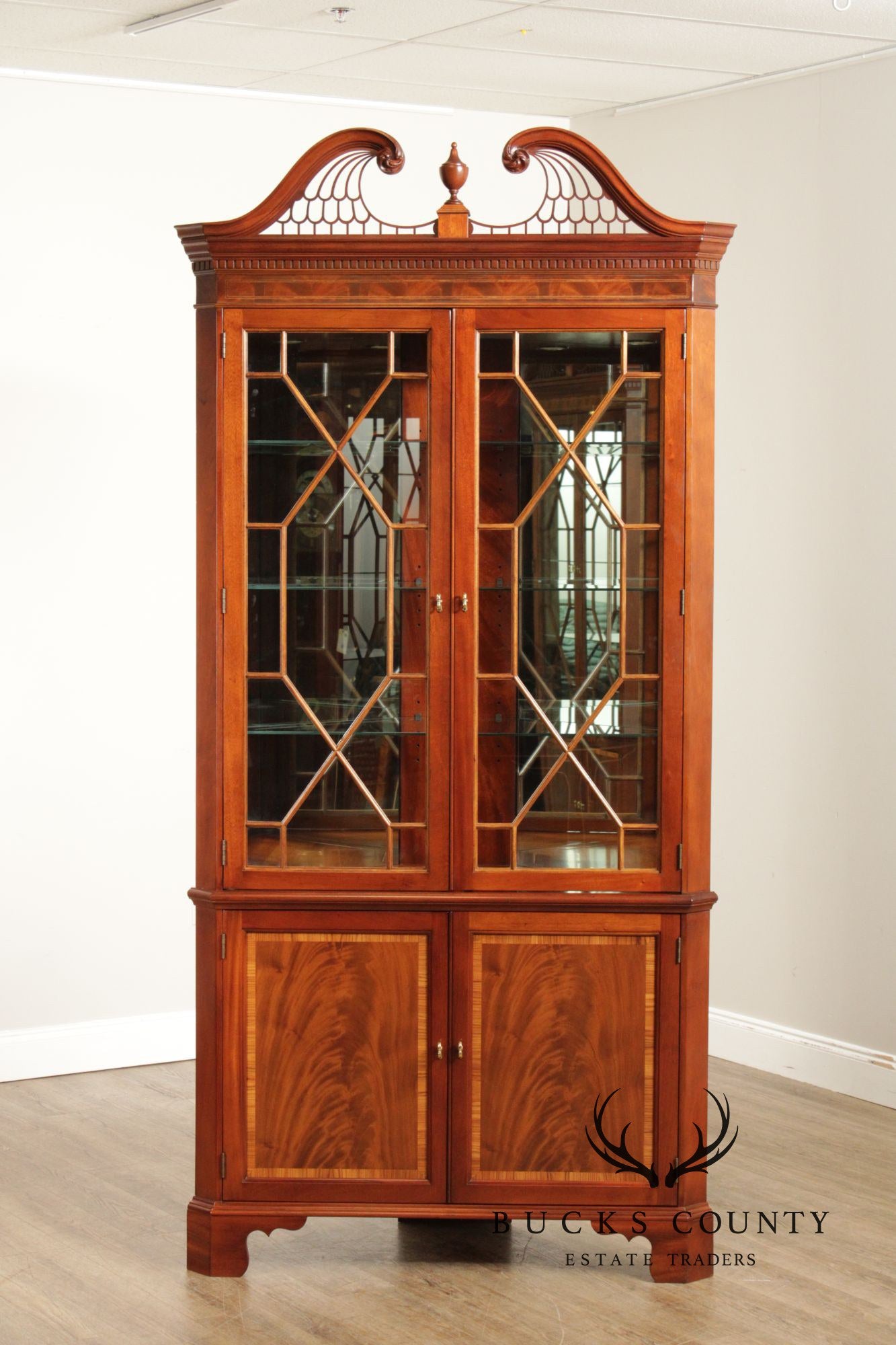Stickley Georgian Style Pair of Mahogany Corner Cabinets