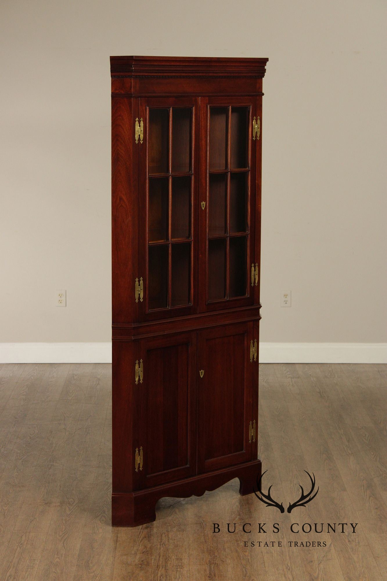 Craftique Chippendale Style Mahogany Corner Cabinet