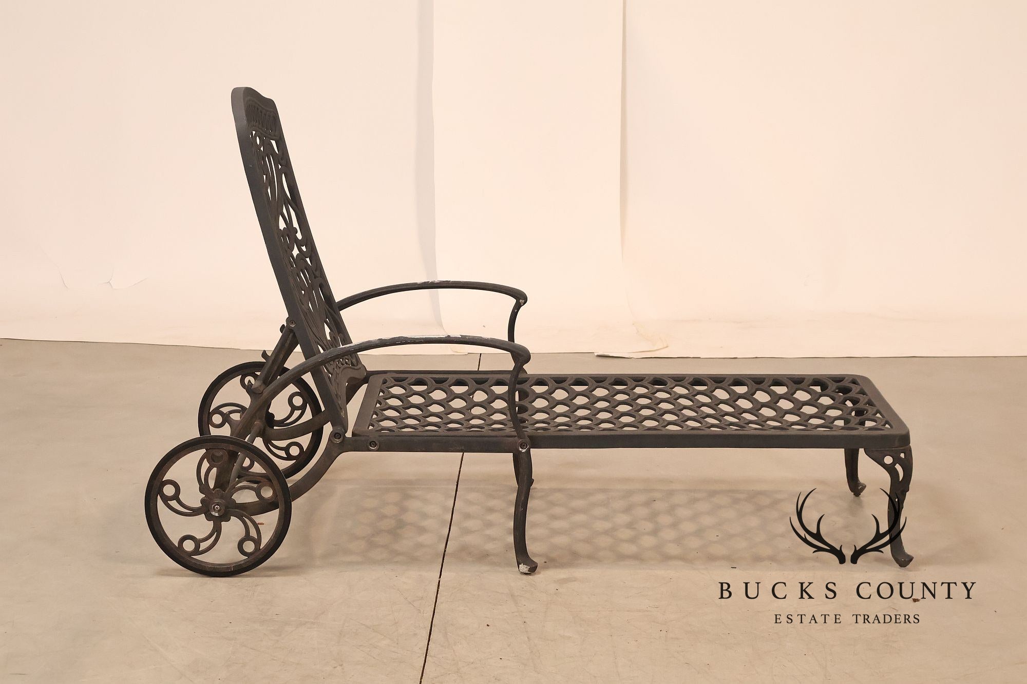 Hanamint Tuscany Pair Of Cast Aluminum Outdoor Chaise Lounge Chairs