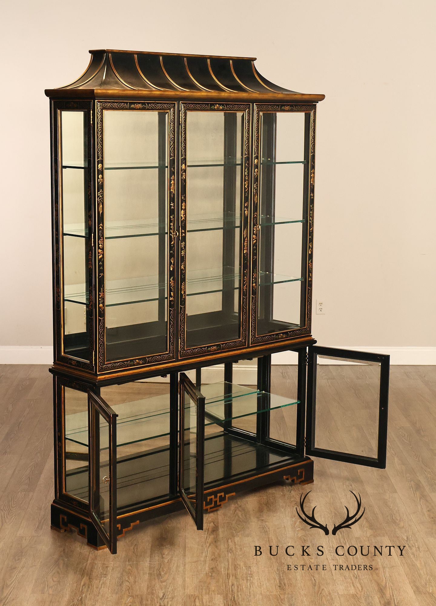 Drexel Heritage Et Cetera Asian Chinoiserie Hand Painted Lighted China Display Cabinet