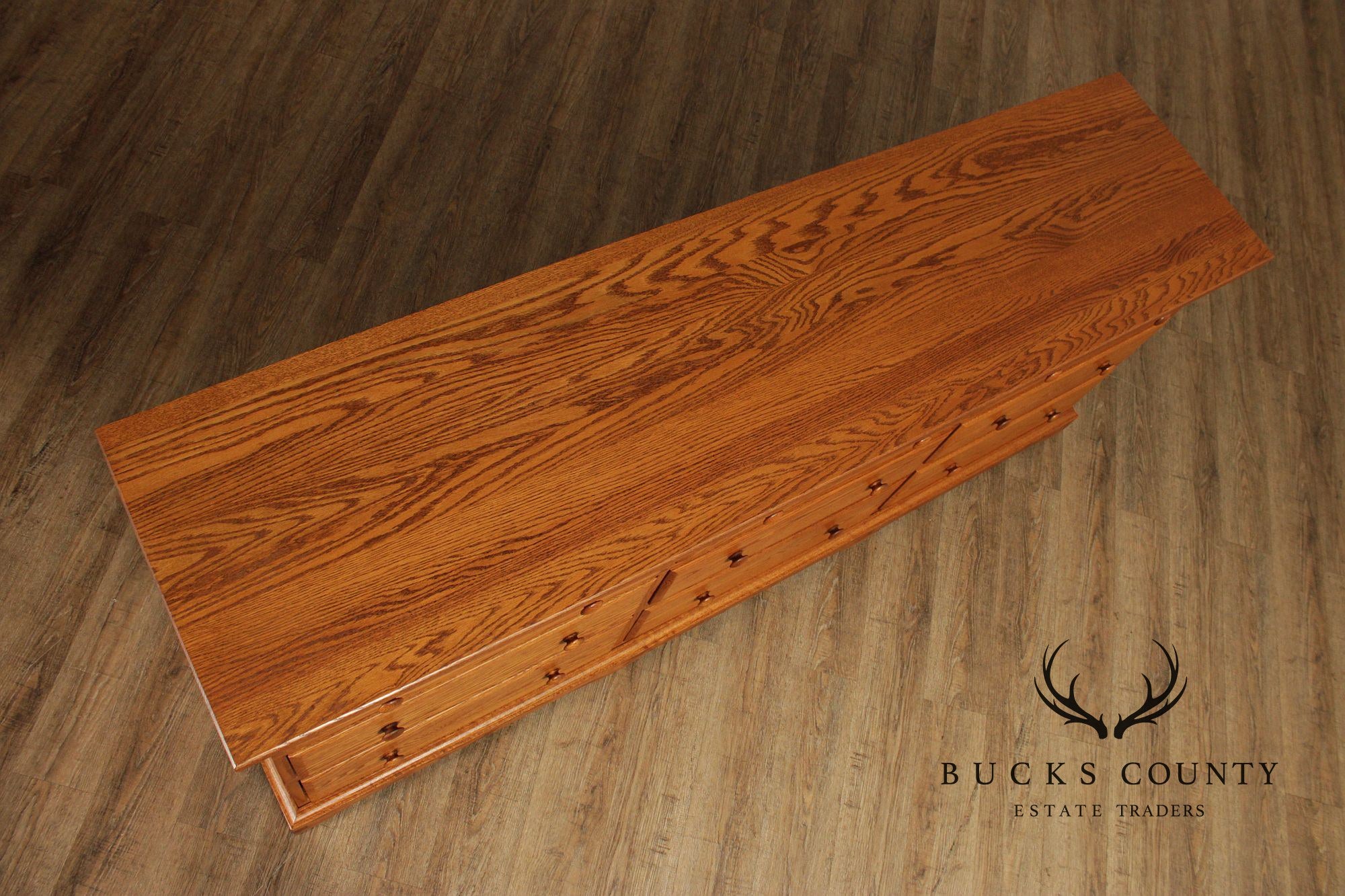 Hunt Country Furniture Country Style Oak Nine-Drawer Dresser