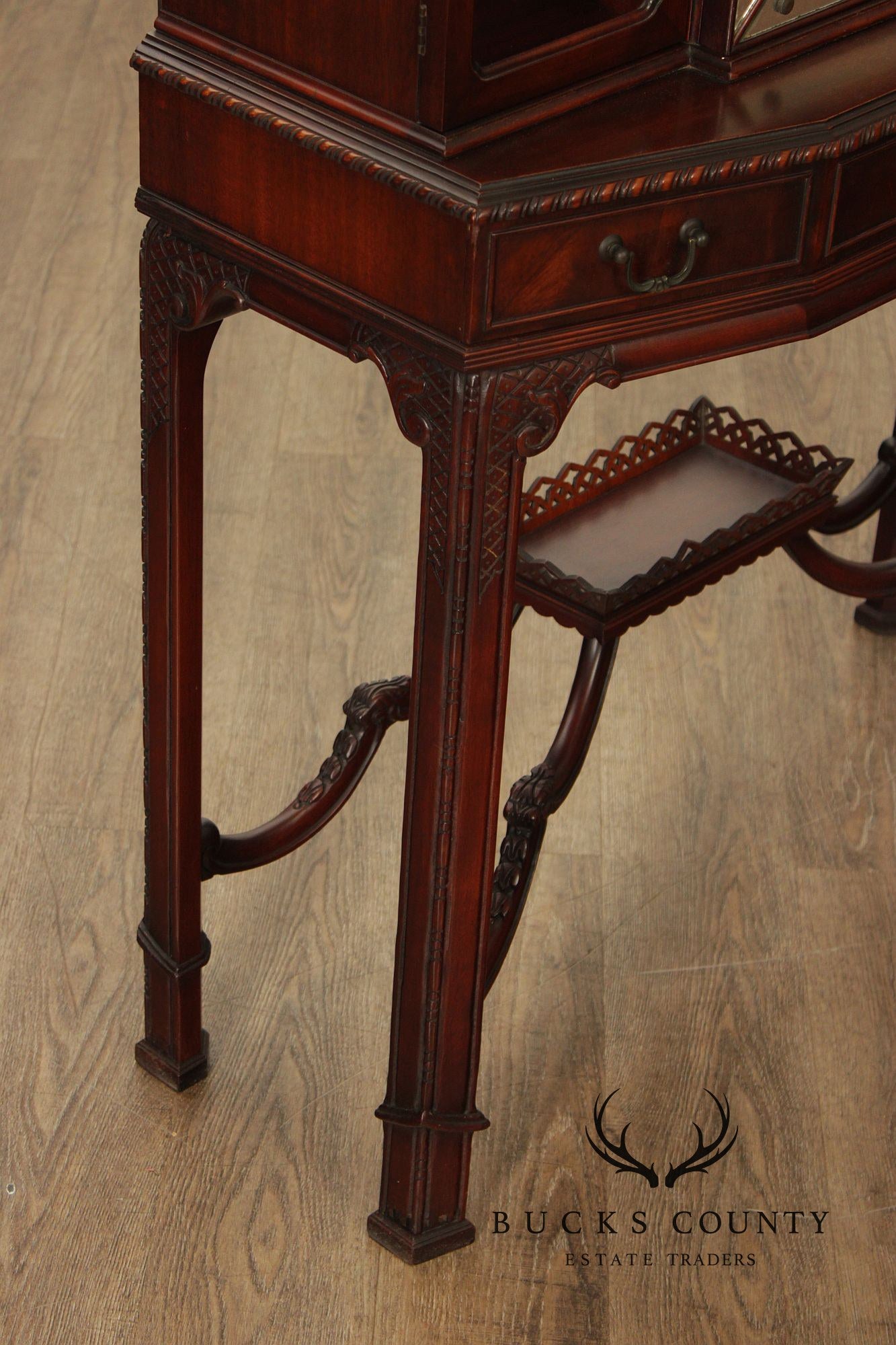 Weiman Heirloom Quality Chinese Chippendale Style Mahogany Vitrine Display Cabinet