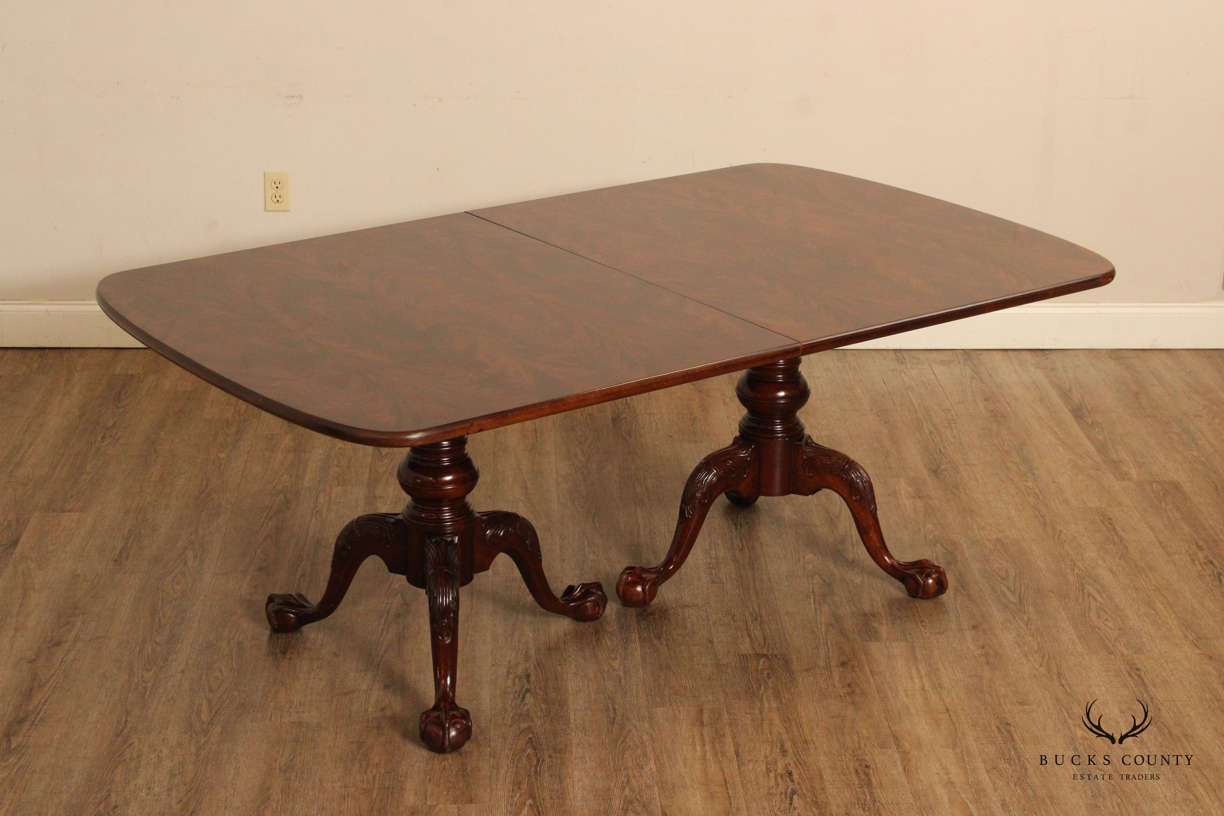 Henredon Georgian Style Flame Mahogany Double Pedestal Dining Table