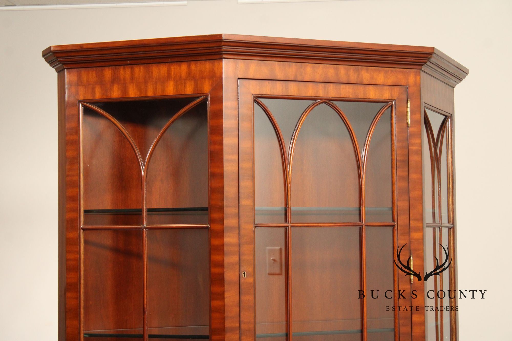 MAITLAND SMITH  REGENCY STYLE MAHOGANY CHINA DISPLAY CABINET