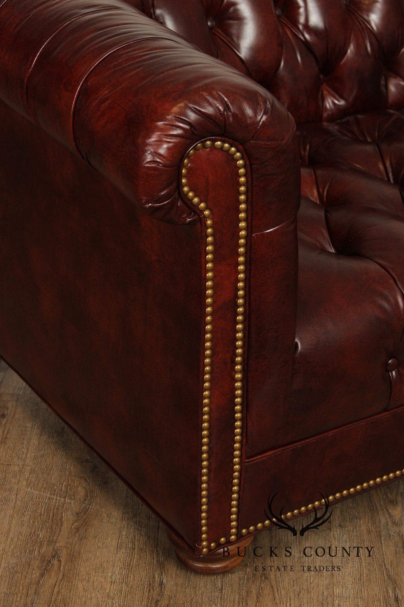 English Traditional Style Vintage Leather Chesterfield Sofa