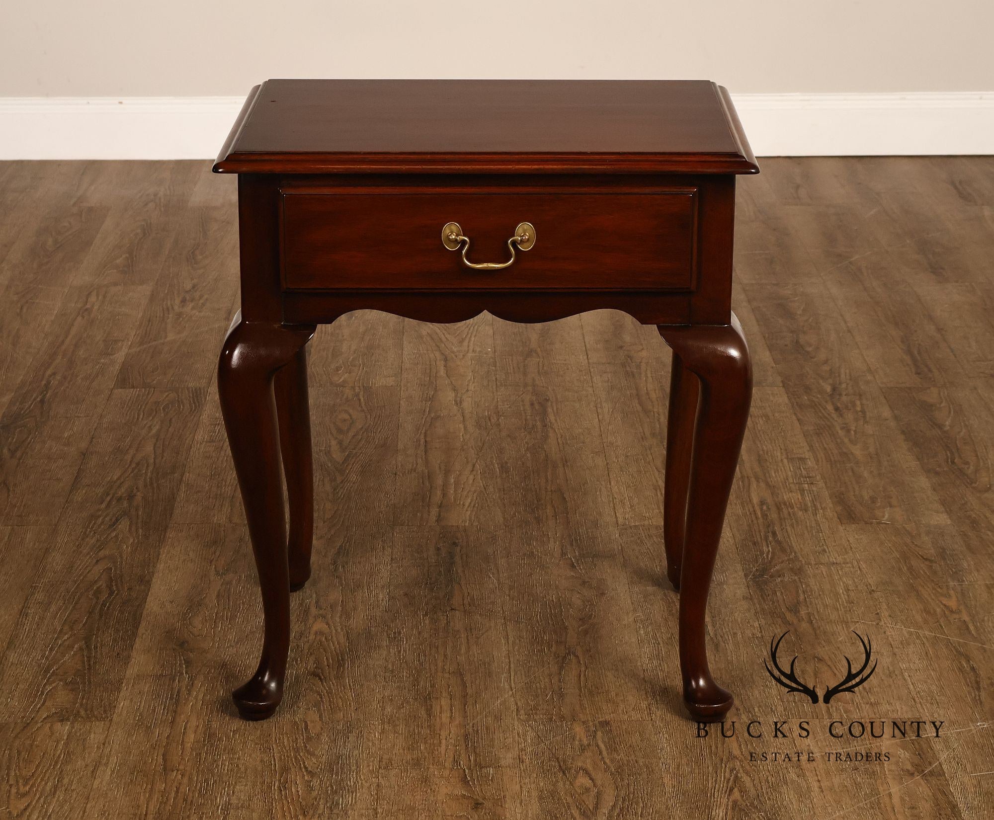 Henkel Harris Virginia Galleries Queen Anne Style Pair Of Mahogany One Drawer Nightstands