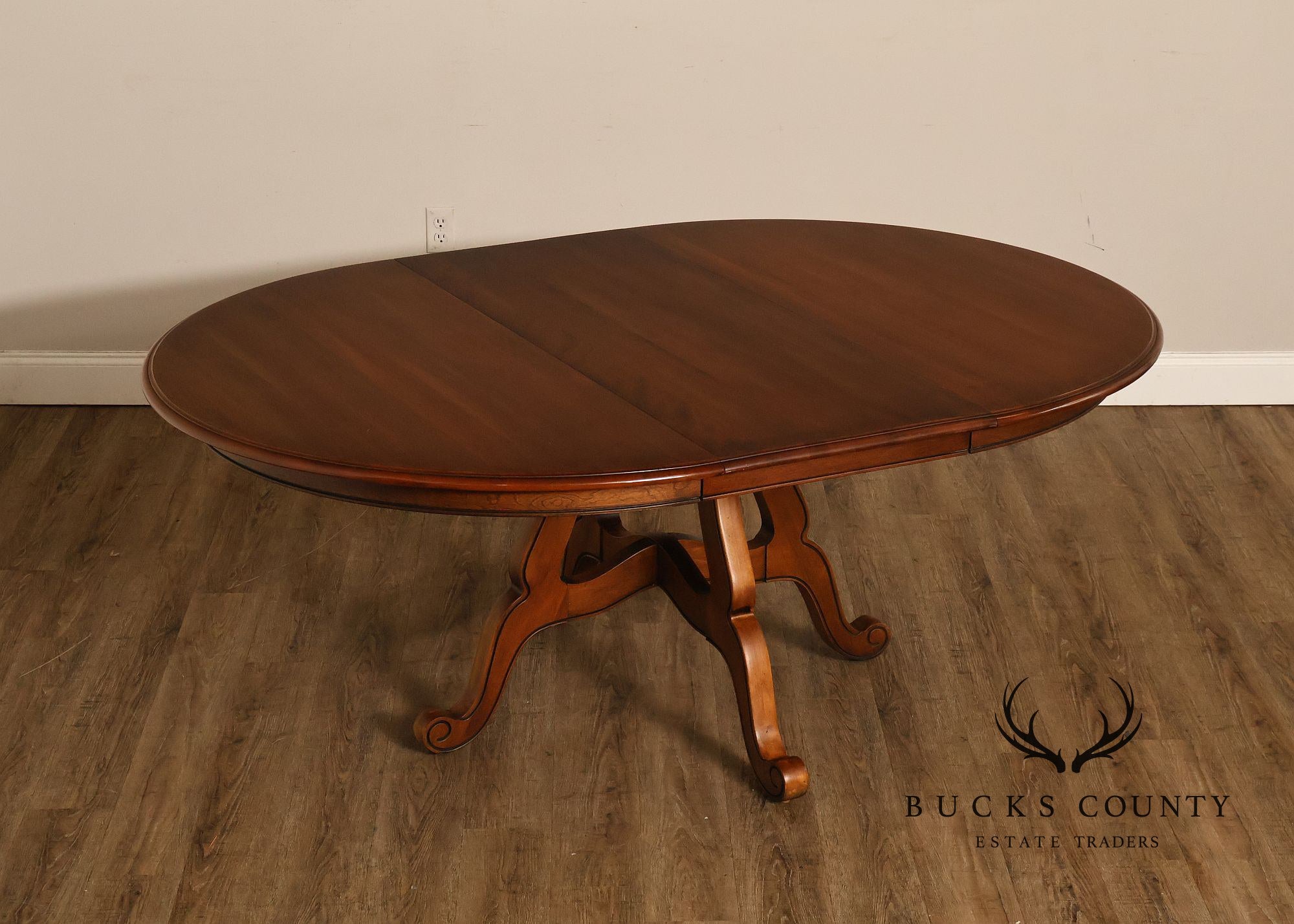 Ethan Allen Country French Style Round Extension Dining Table