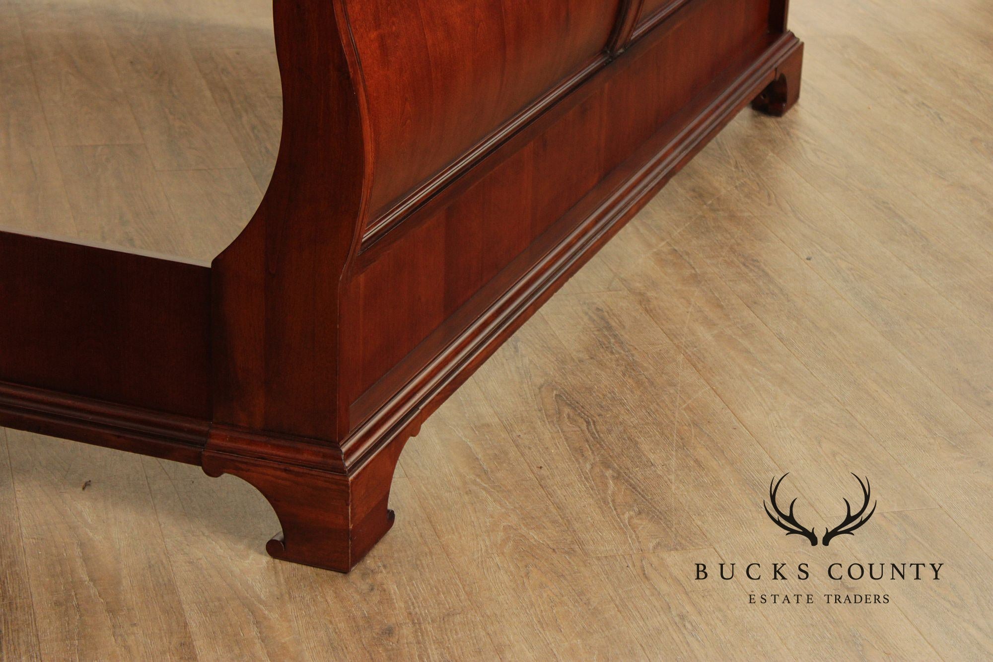 Traditional Style Cherry King Sleigh Bed