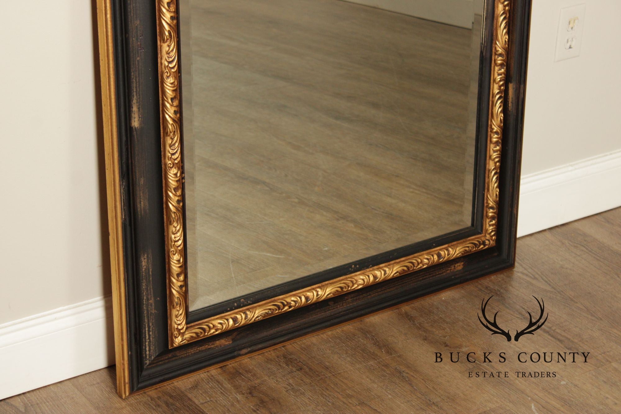 Traditional Distress Painted Wall Mirror