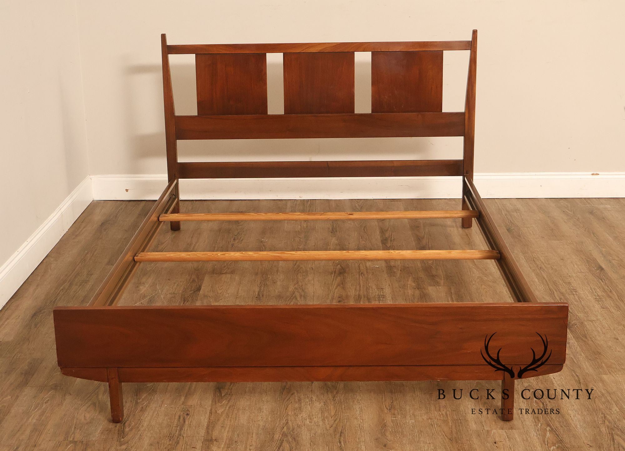 Vintage Lane Mid-Century Modern Walnut Full Size Bed